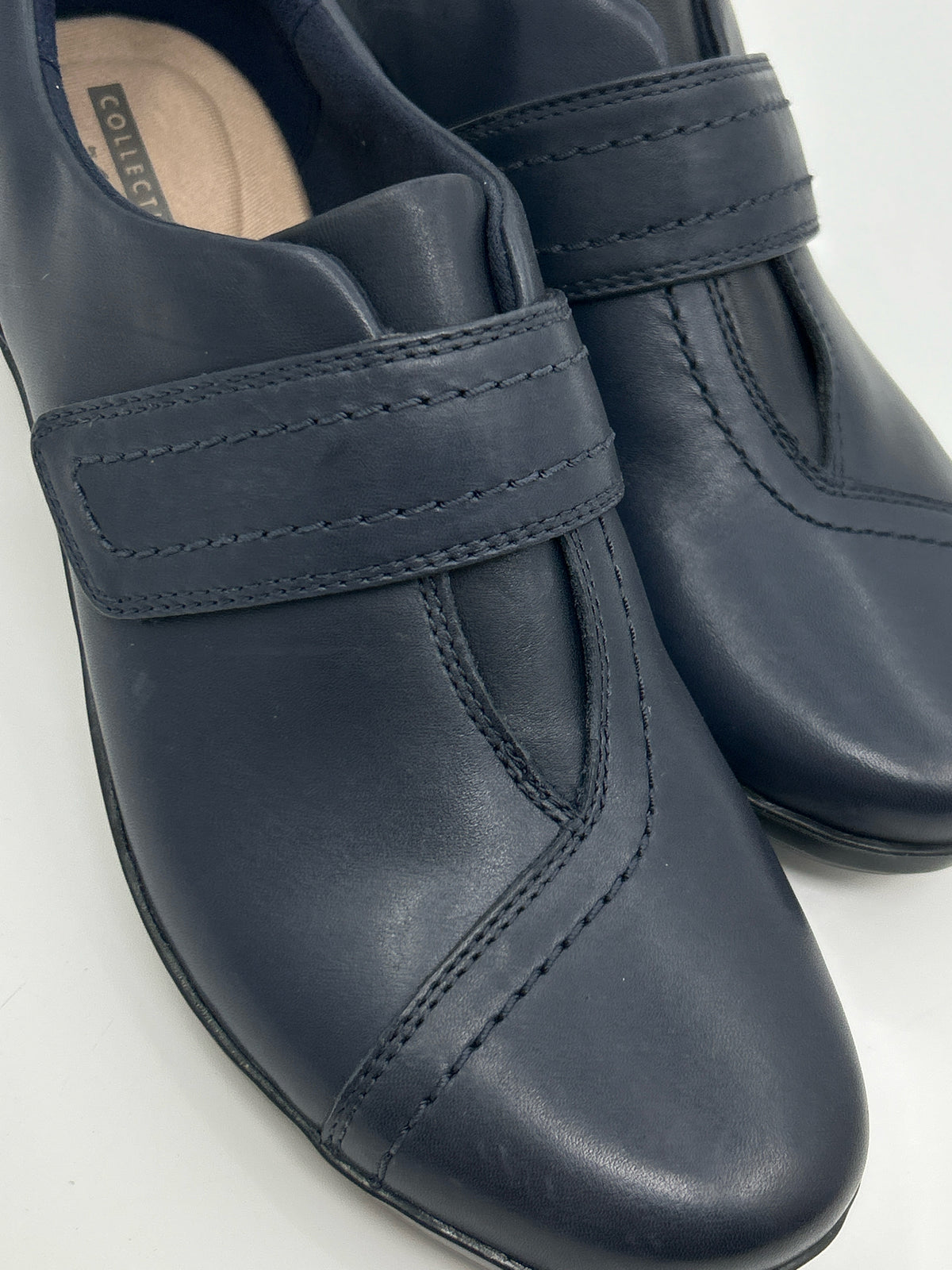 CLARKS COLLECTION NWOB Size 7 Navy Women Shoes