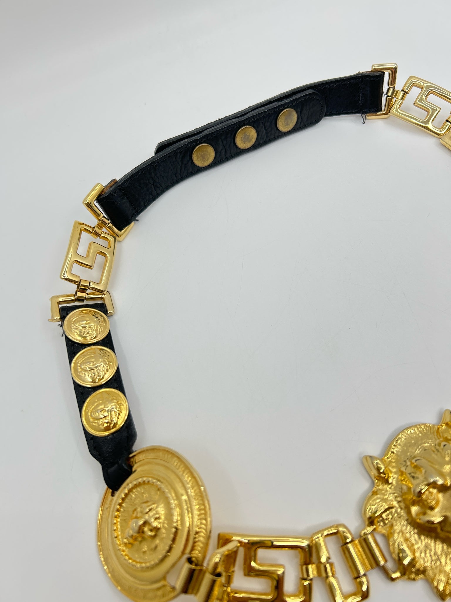 STREETS AHEAD BLACK AND GOLD Size XS/S Belt