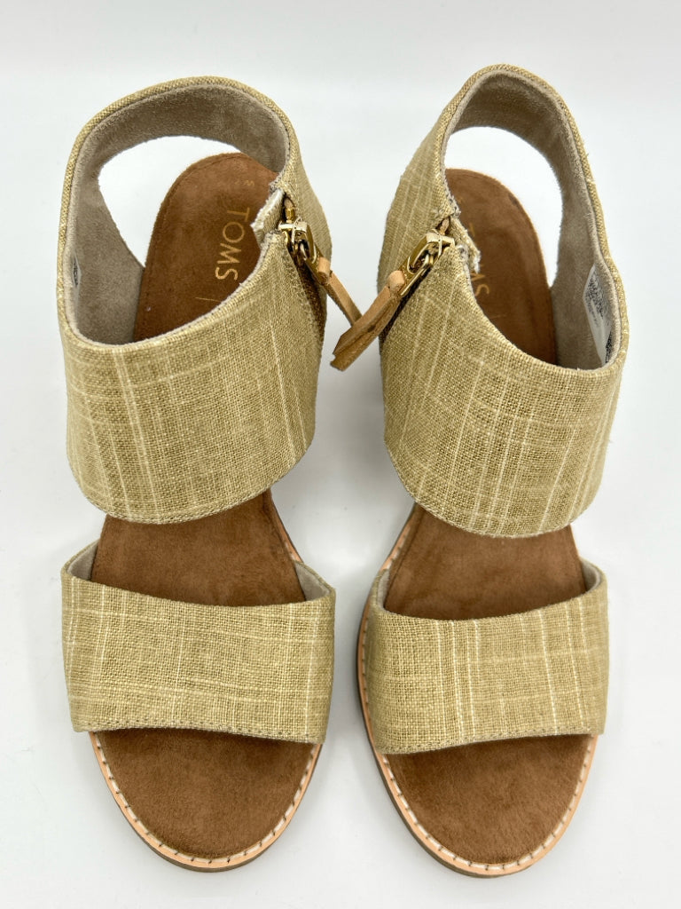 TOMS Size 7 Gold Sandal