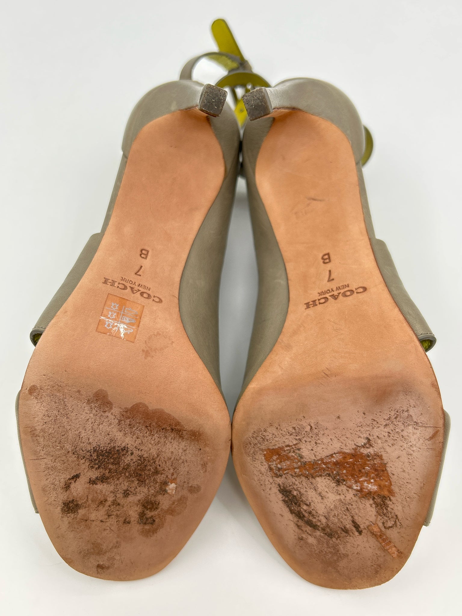 Coach Size 7B Taupe Grey Women Pumps