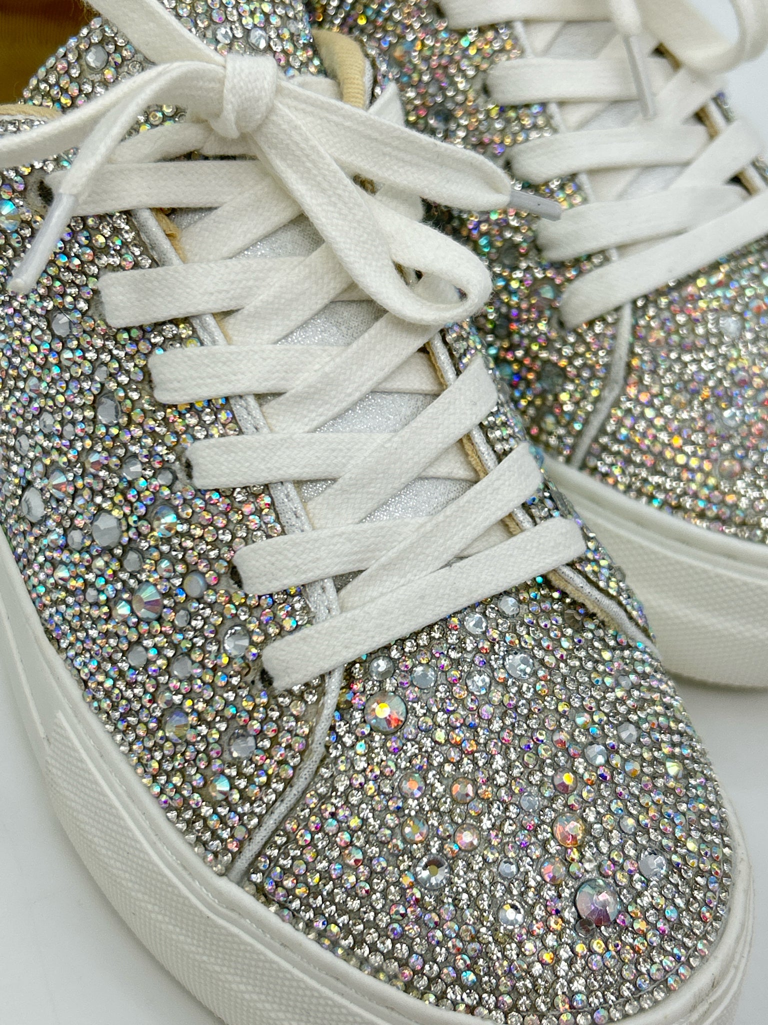 BETSEY JOHNSON Size 7.5M White Women Sneakers