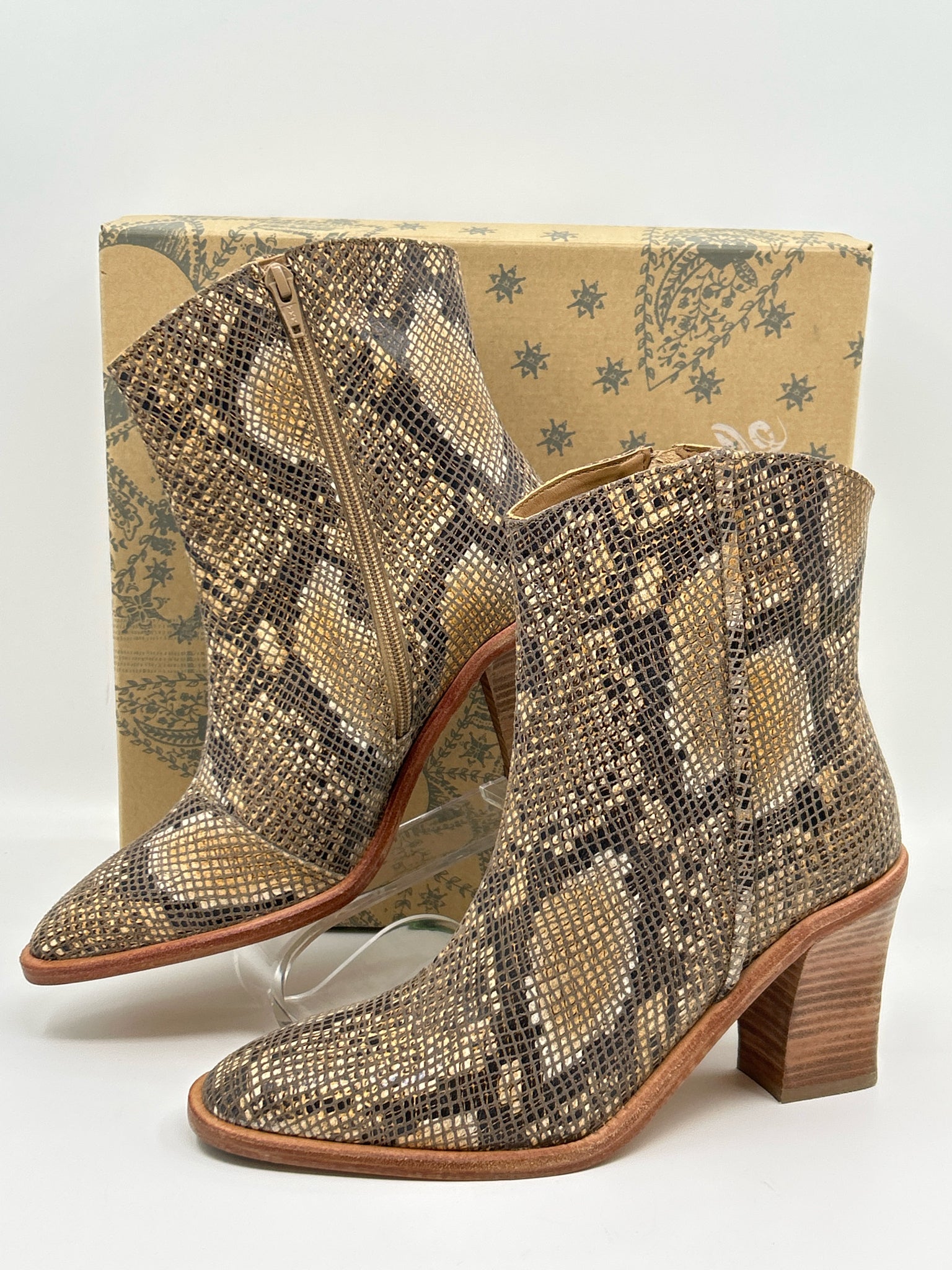 FREE PEOPLE NIB Size 39 Brown Print Women Booties