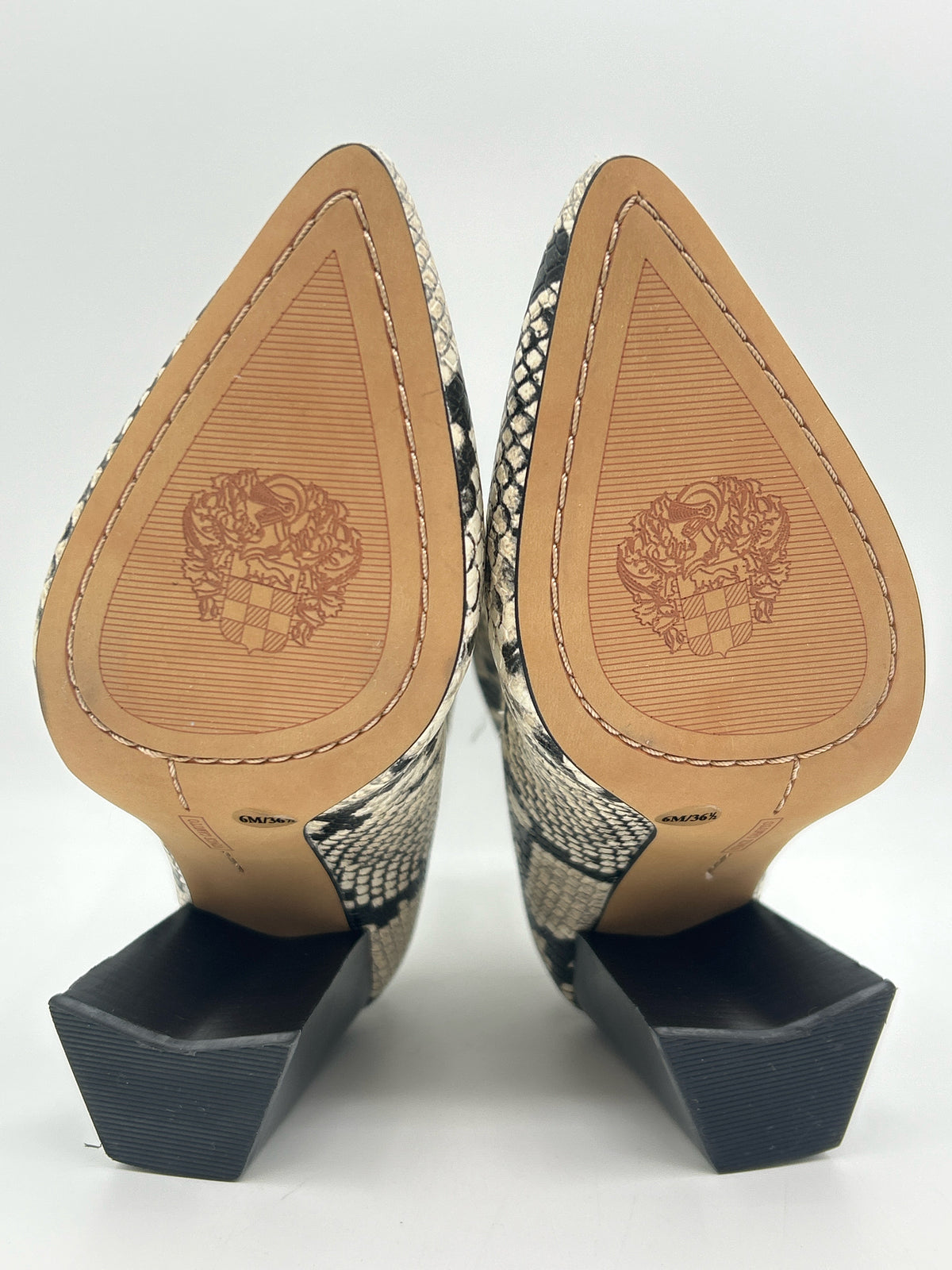 VINCE CAMUTO Size 6M White and black Women Booties