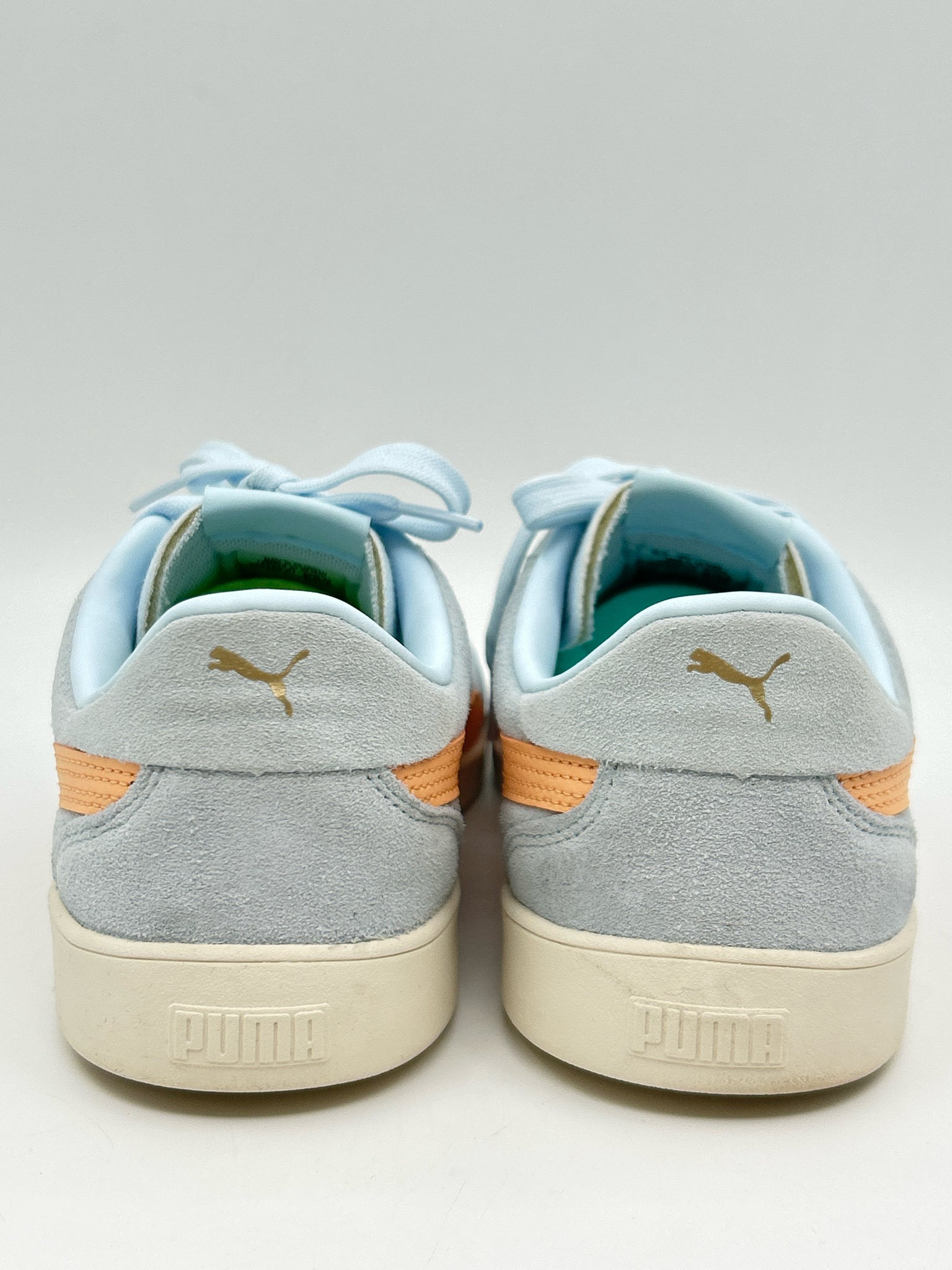 PUMA Size 9 Blue and Peach Women Sneakers