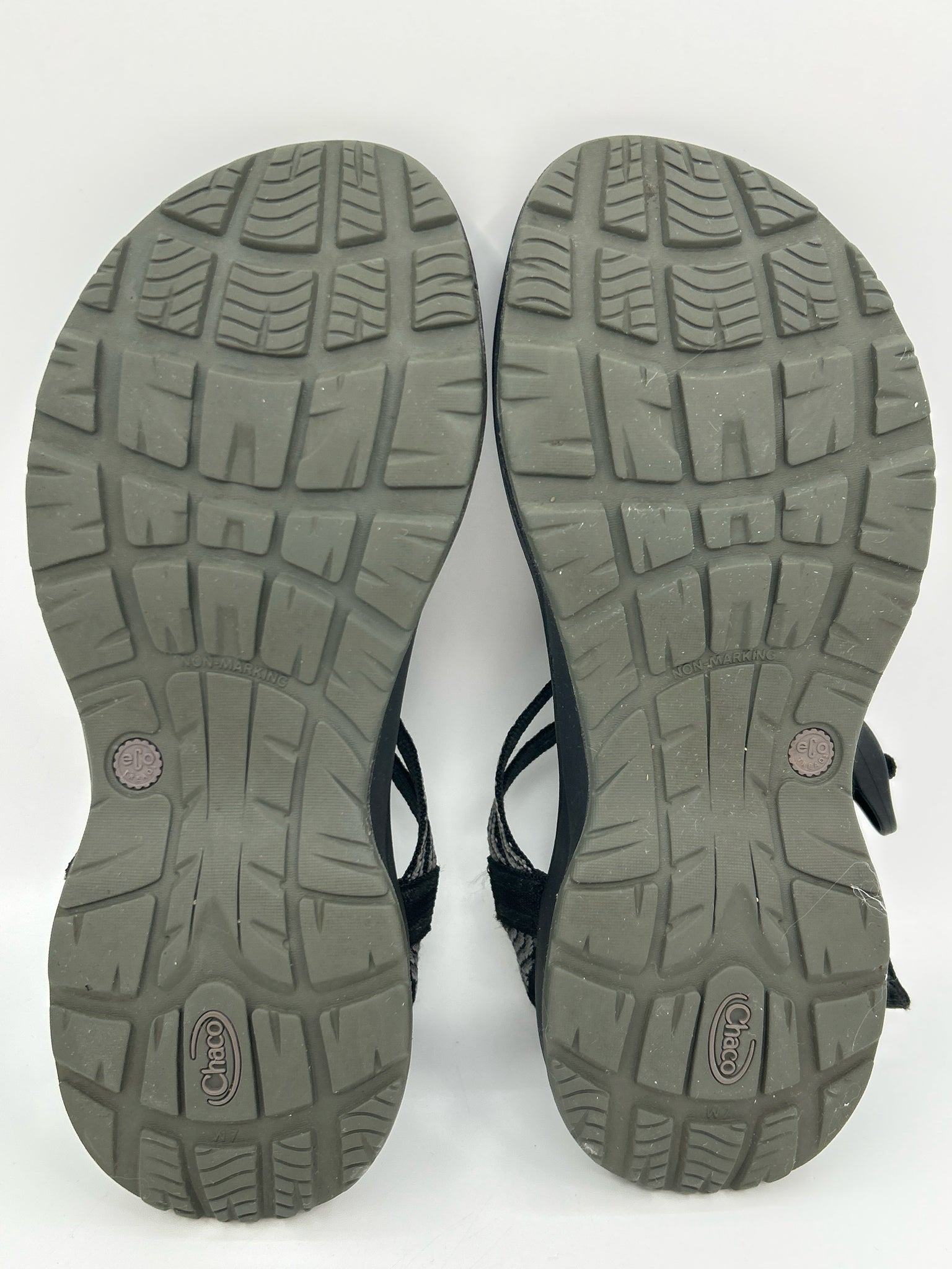 CHACO Size 7 black and grey Women Sandal