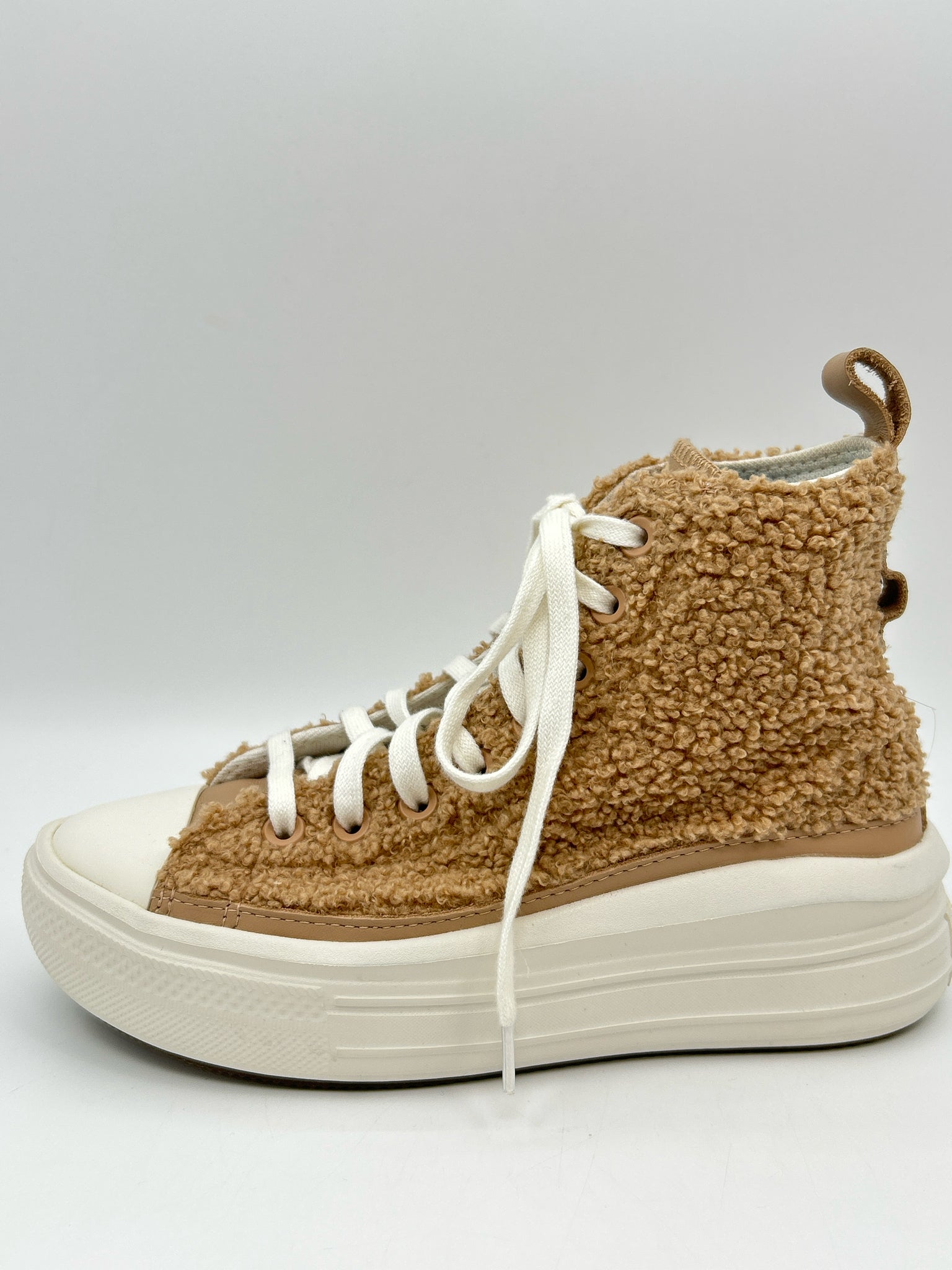 CONVERSE Size 6 Tan Women Sneakers