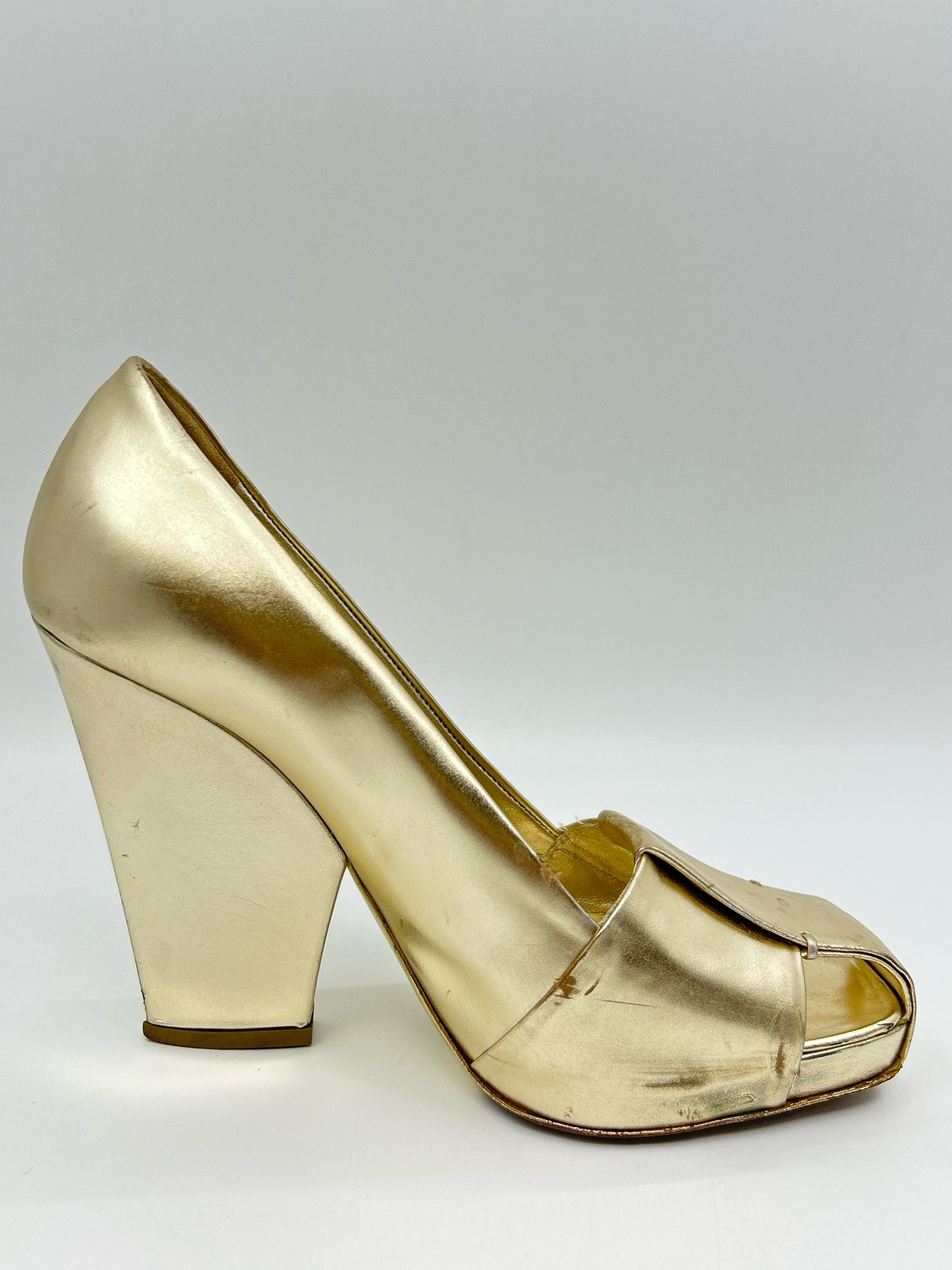 YVES SAINT LAURENT Size 37.5 Gold Women Pumps