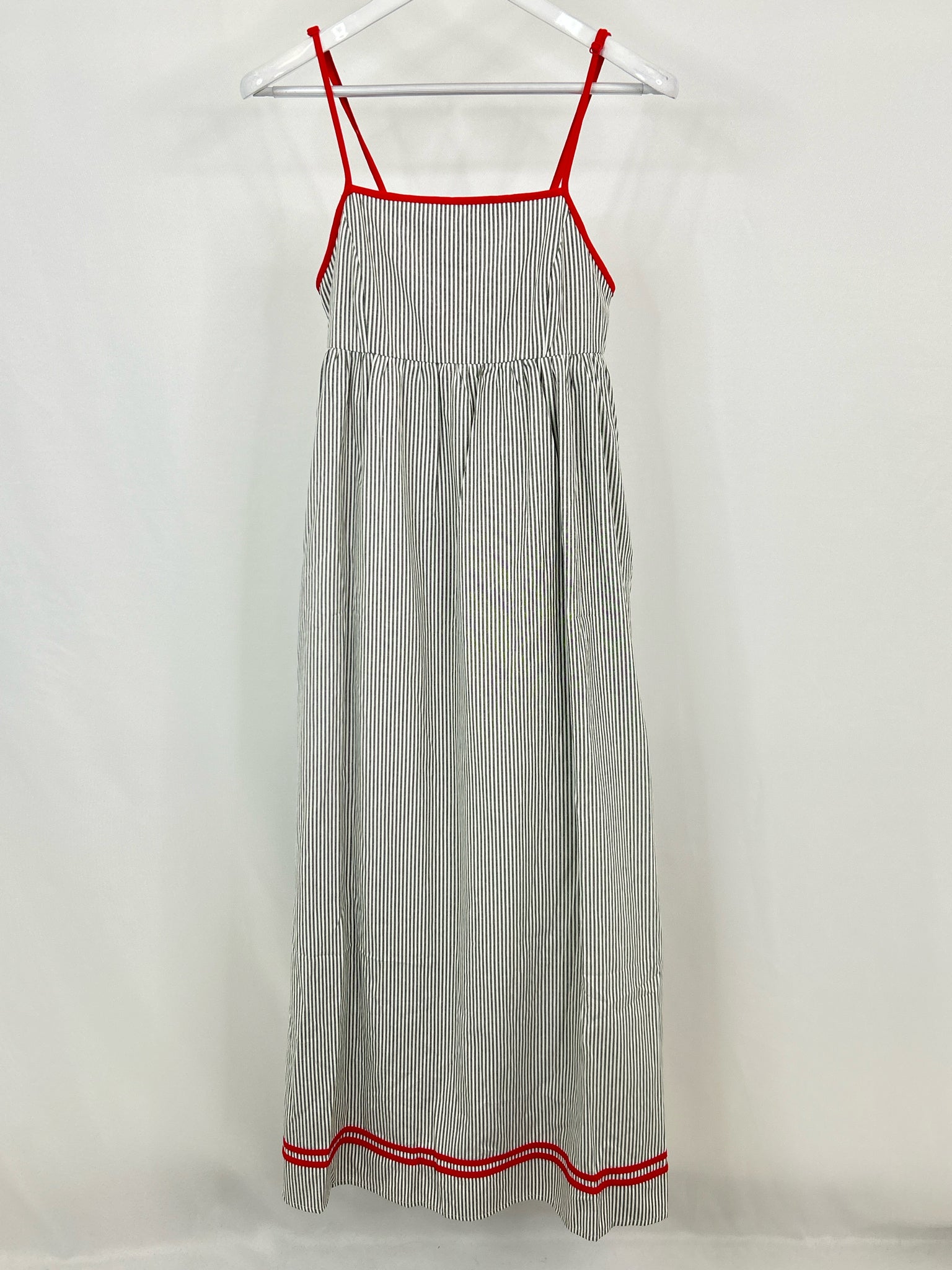 Modesees Size M GRAY AND WHITE Women Dress