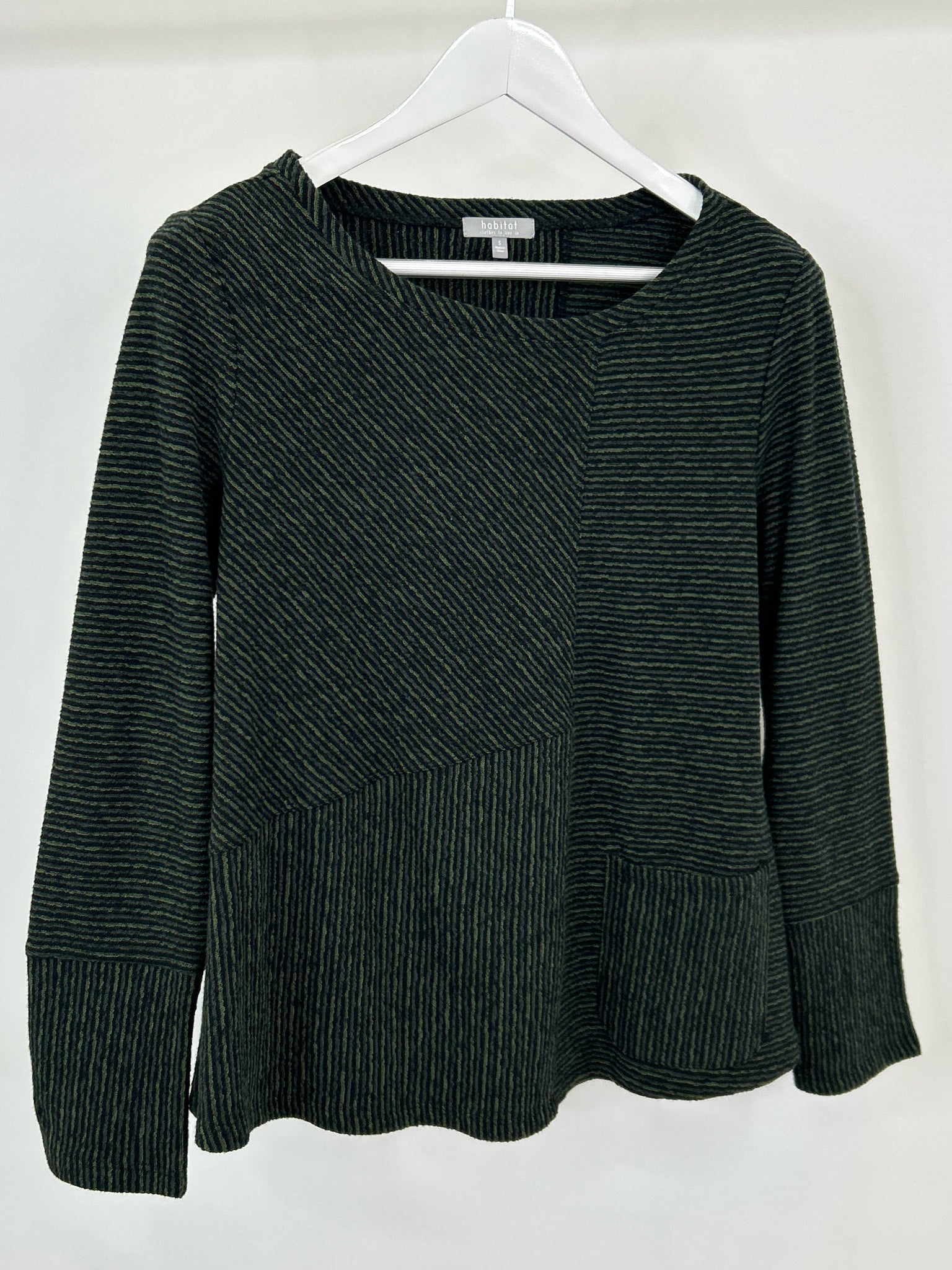 HABITAT Size S BLACK AND GREEN Women Top