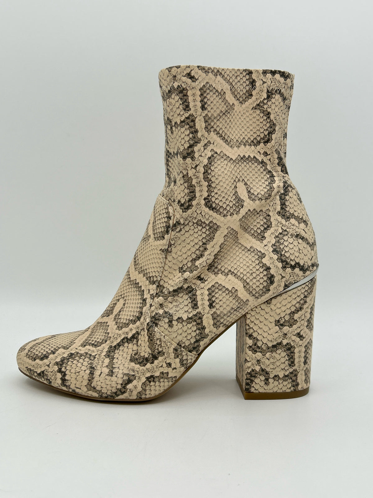 STEVE MADDEN Size 8.5M IVORY PRINT Women Booties