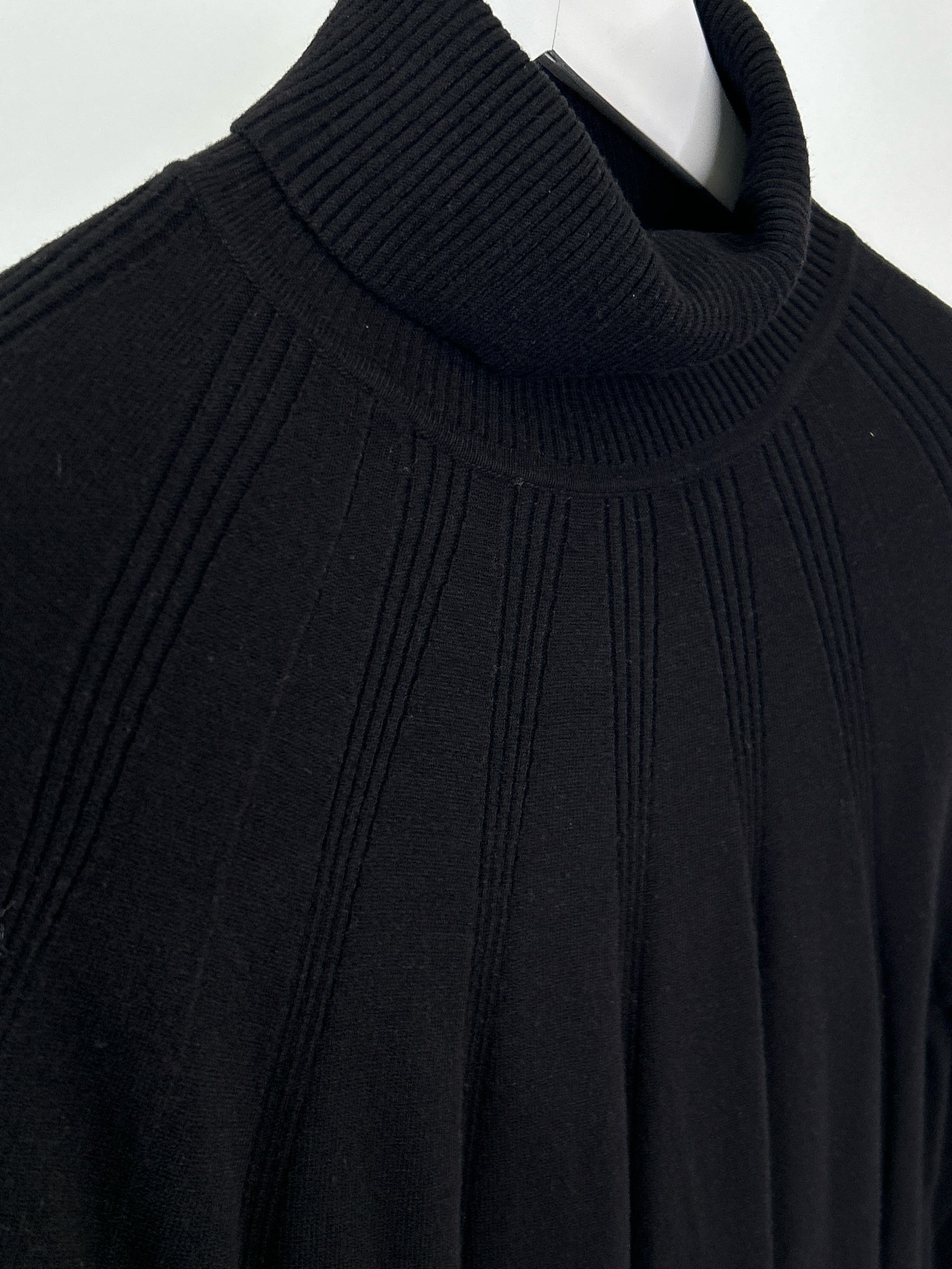 White House Black Market Size M Black Women Sweater