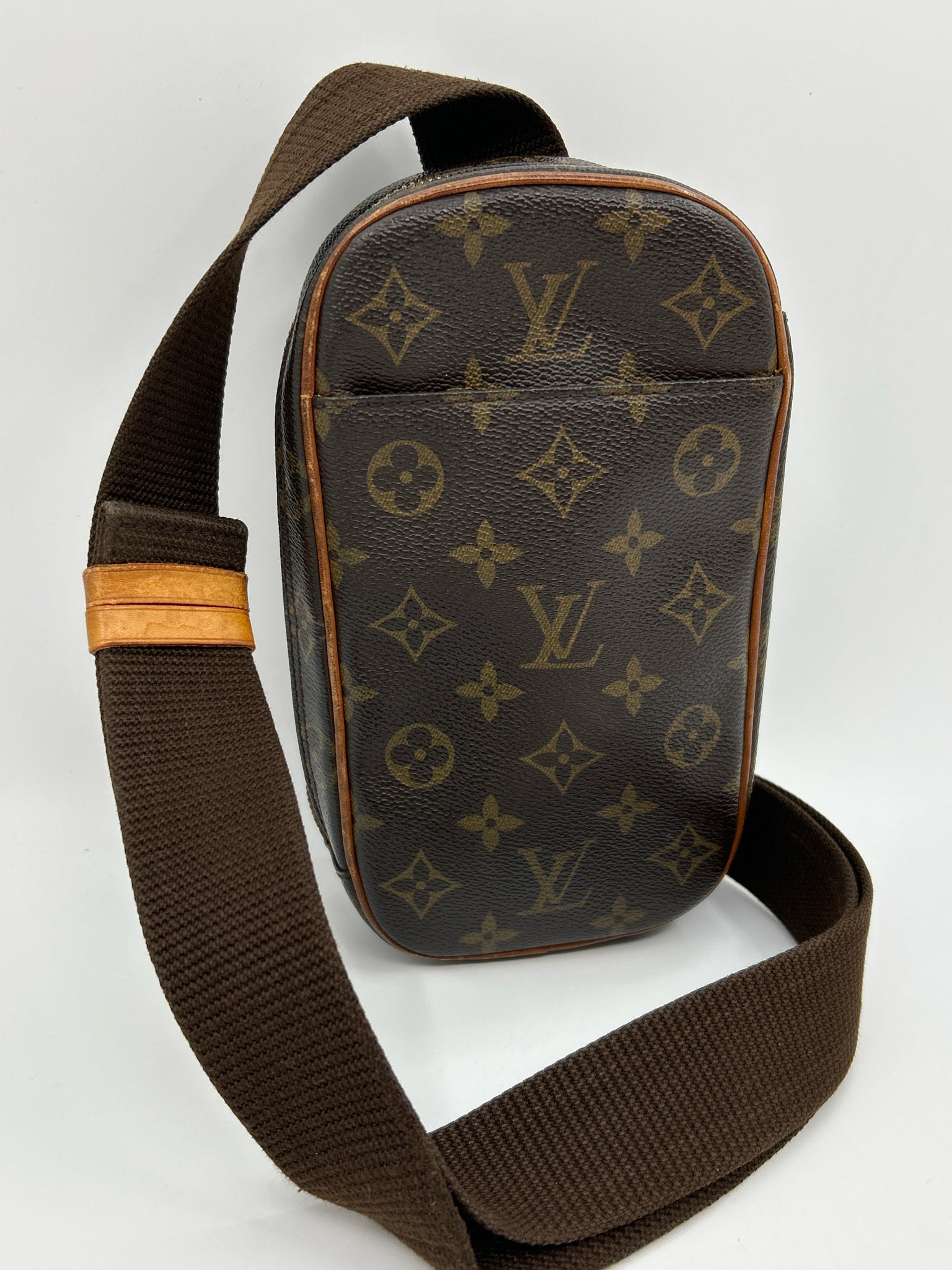 LOUIS VUITTON Brown Monogram Women Sling Bag Purse