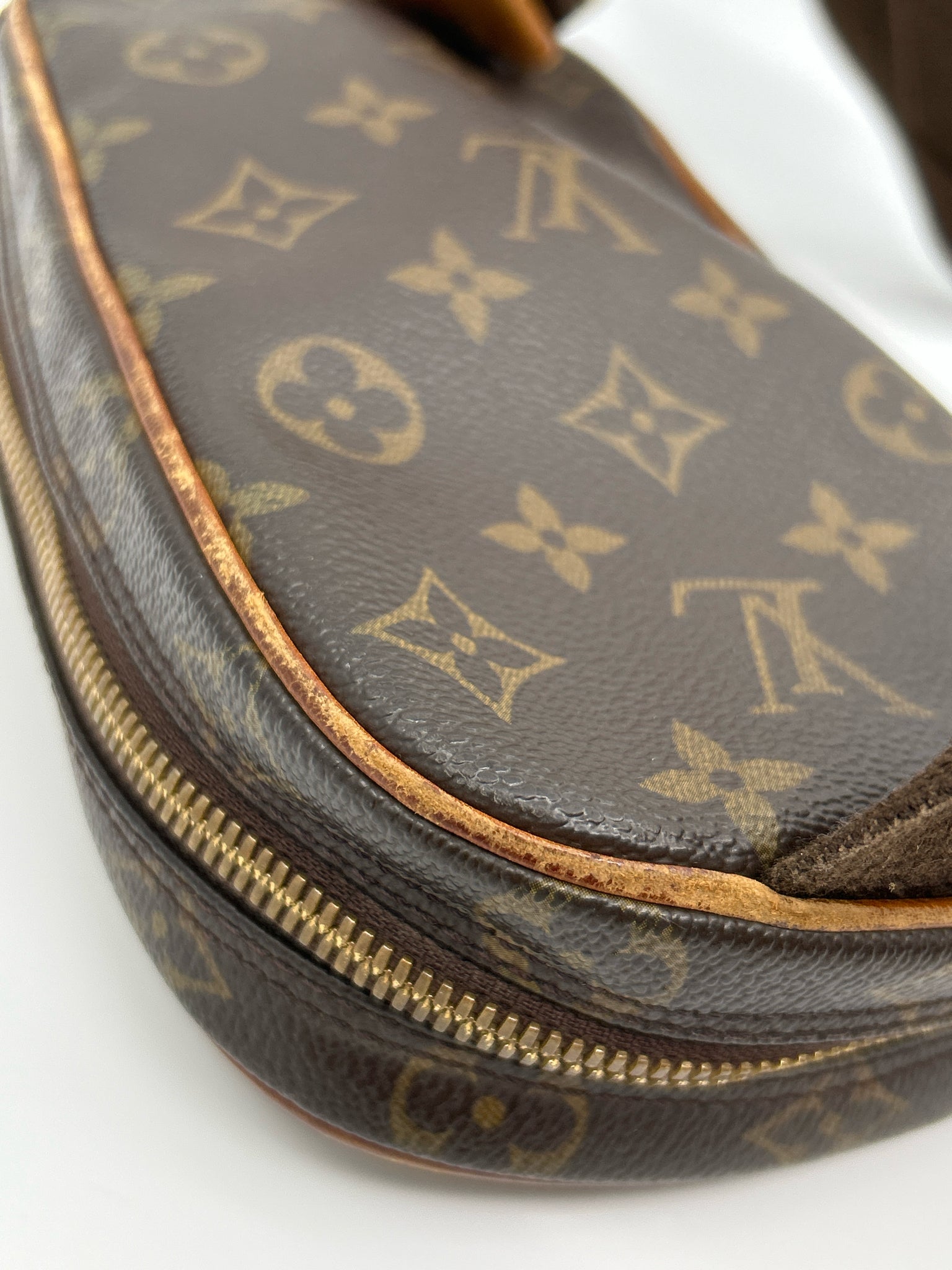 LOUIS VUITTON Brown Monogram Women Sling Bag Purse