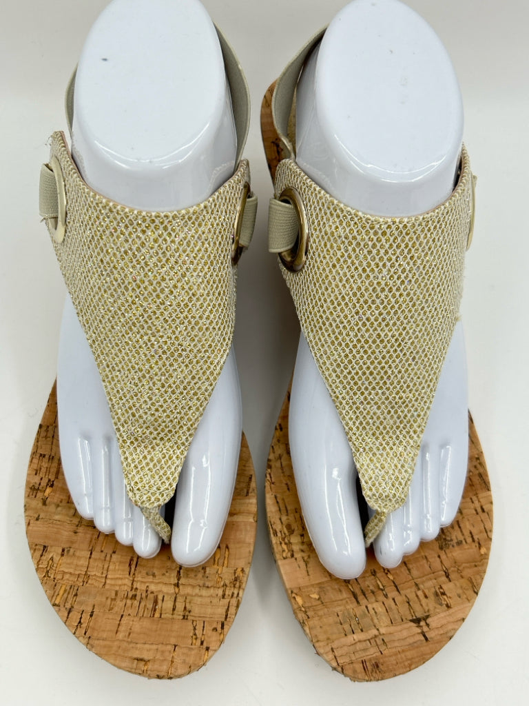 WHITE MOUNTAIN Size 10M Gold Sandal