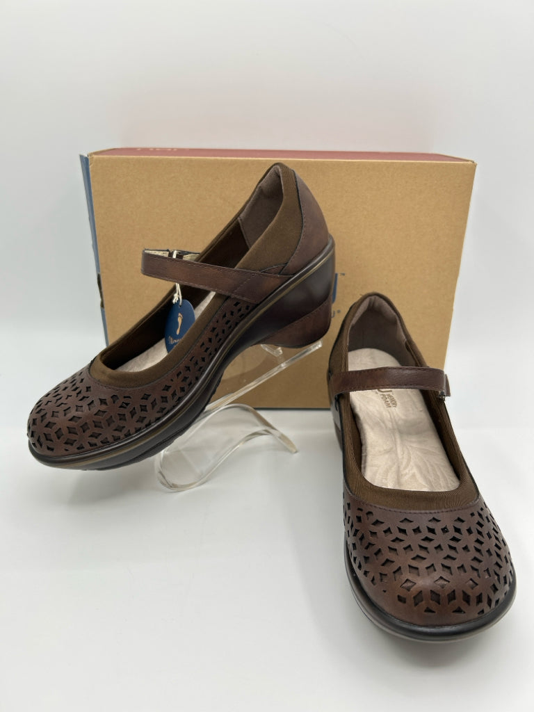 JBU NIB Women Size 8 Brown Pumps