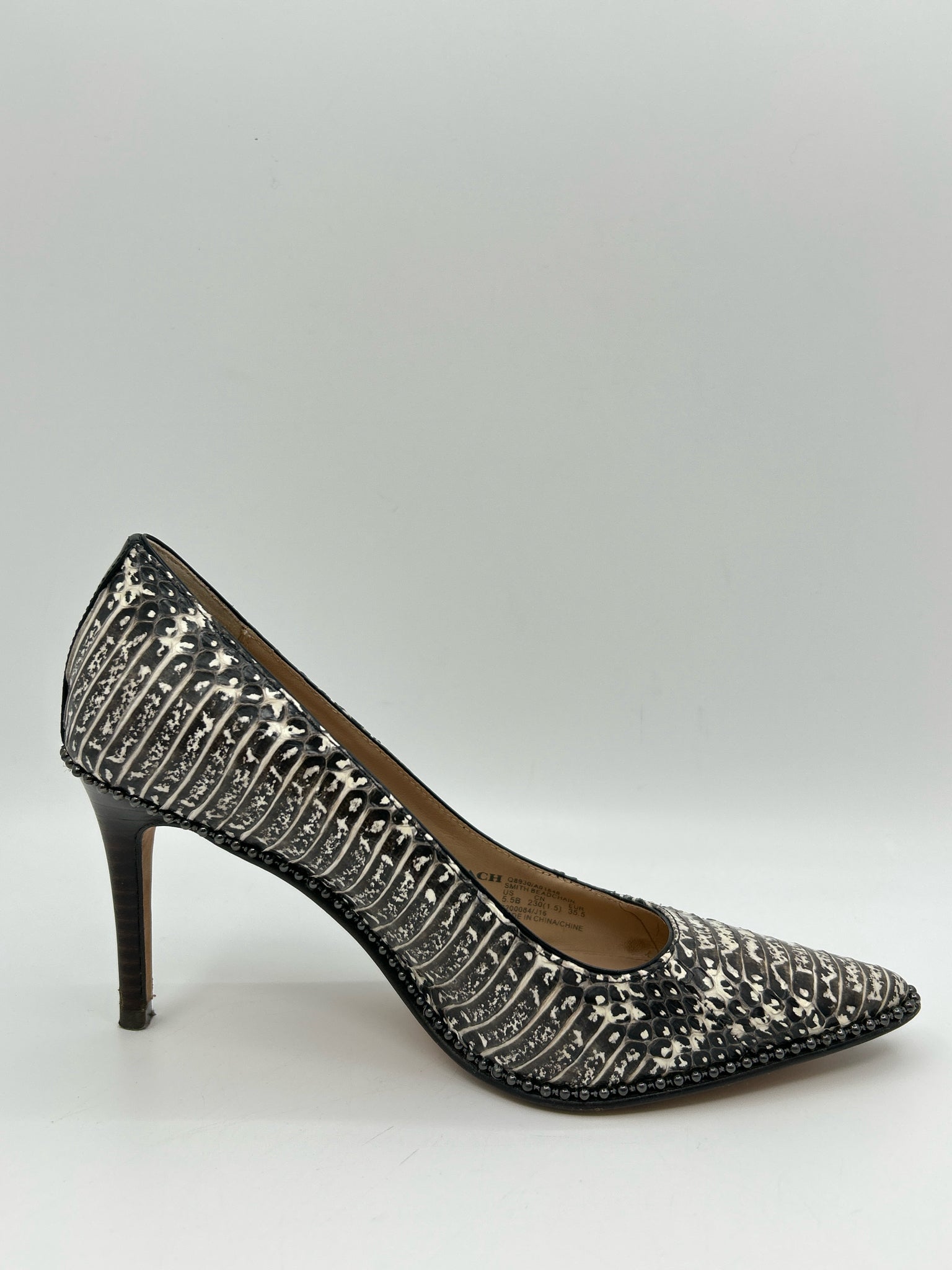 COACH Size 5.5B Brown Print Women Pumps