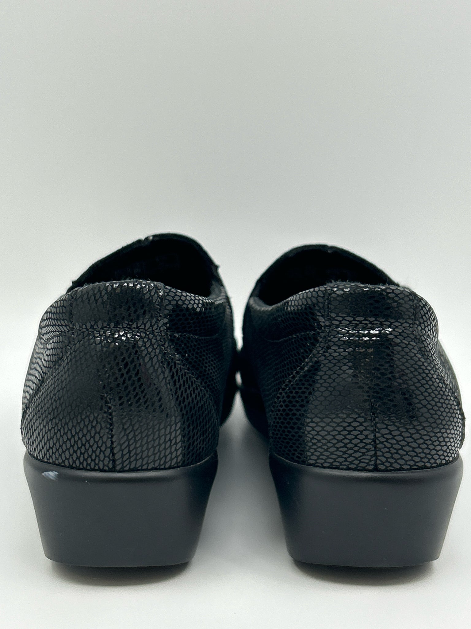 SAS Size 8.5M Black Women Loafer