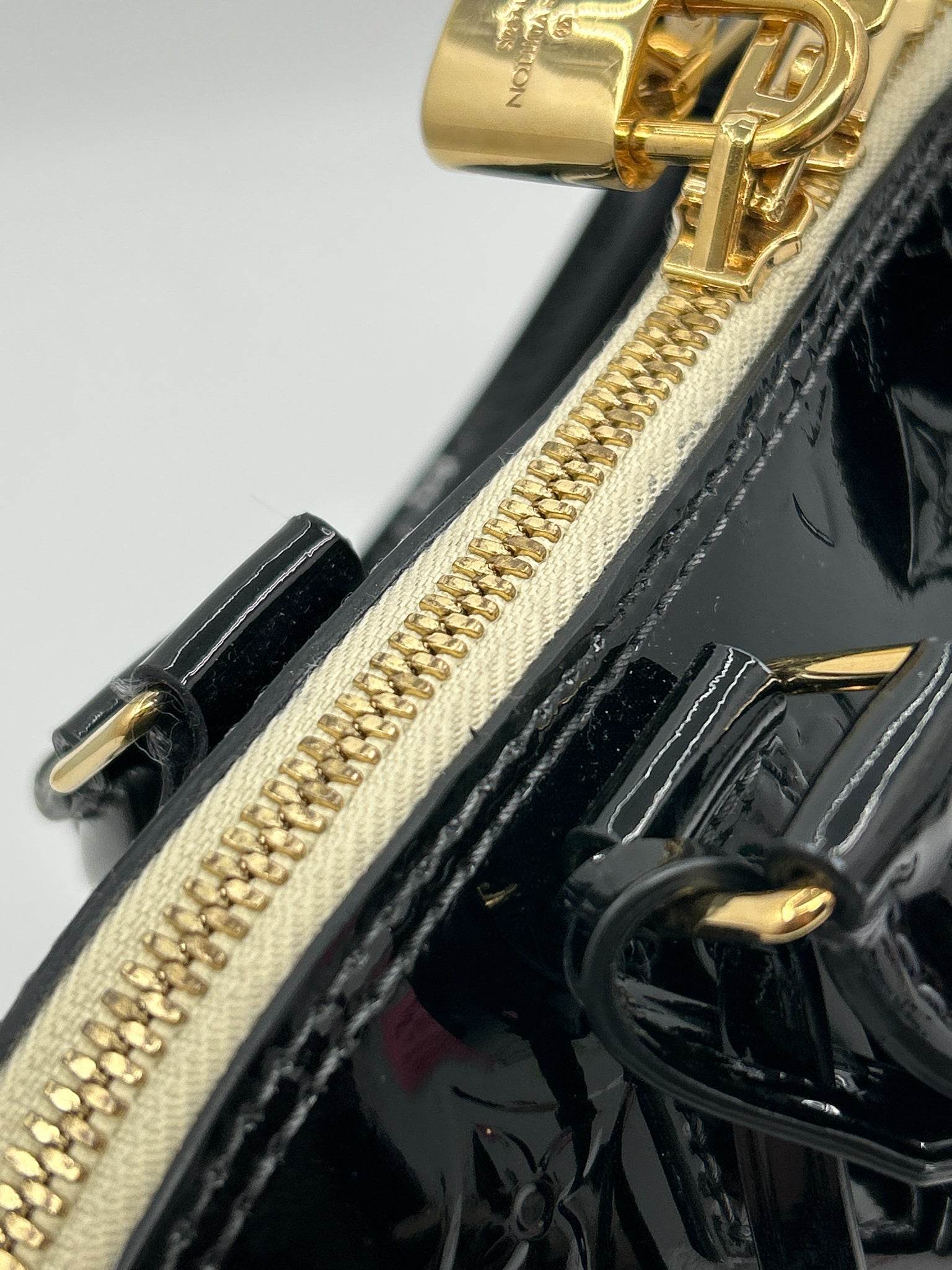 LOUIS VUITTON Black Women Purse