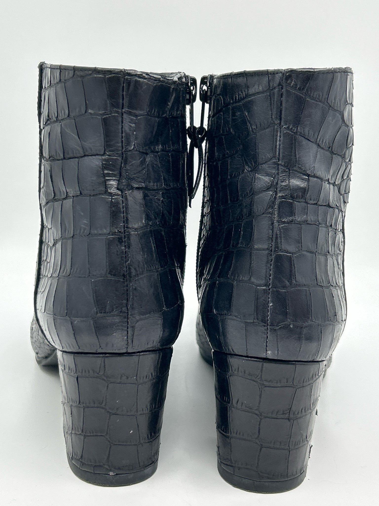 STUART WEITZMAN Size 8M Black Women Booties