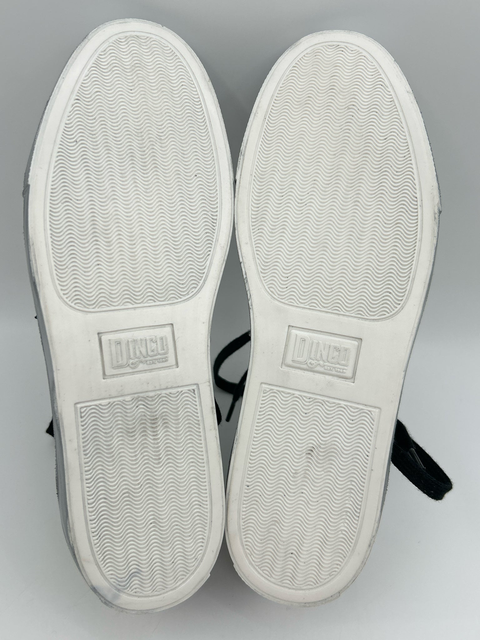 DINGO Size 9M White and black Women Sneakers