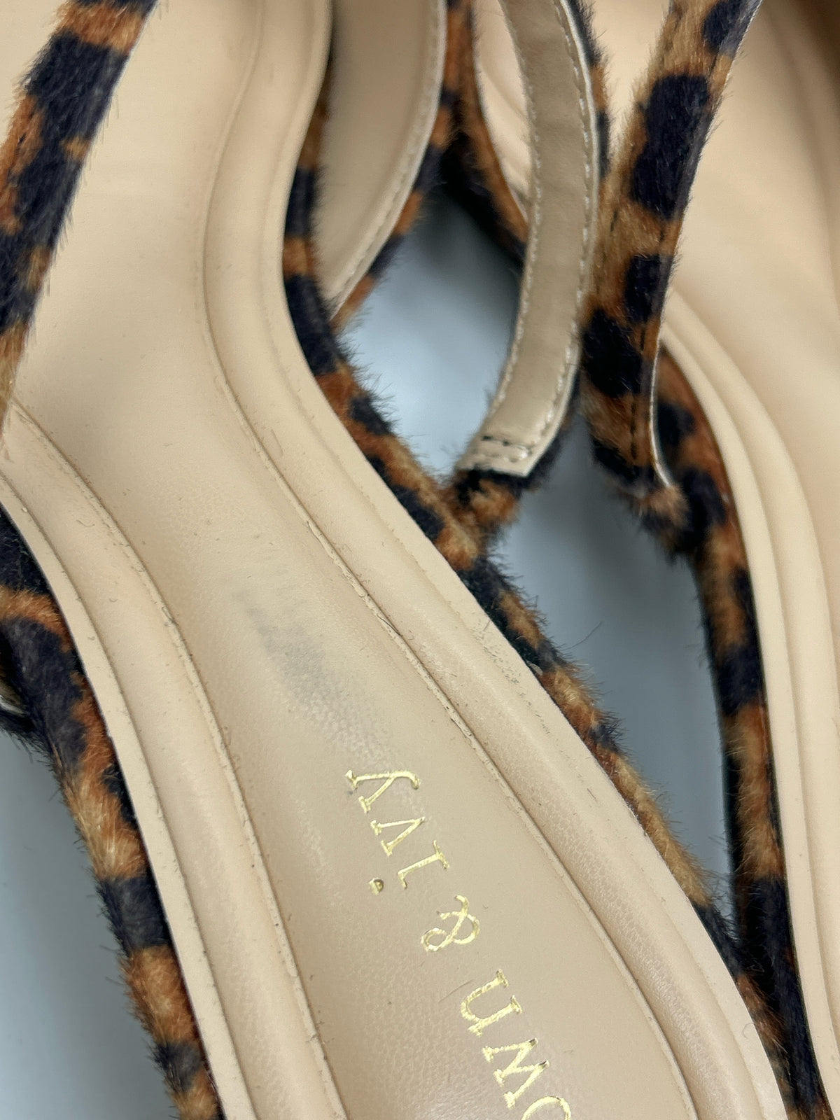 CROWN & IVY Size 9 Animal Print Women Pumps