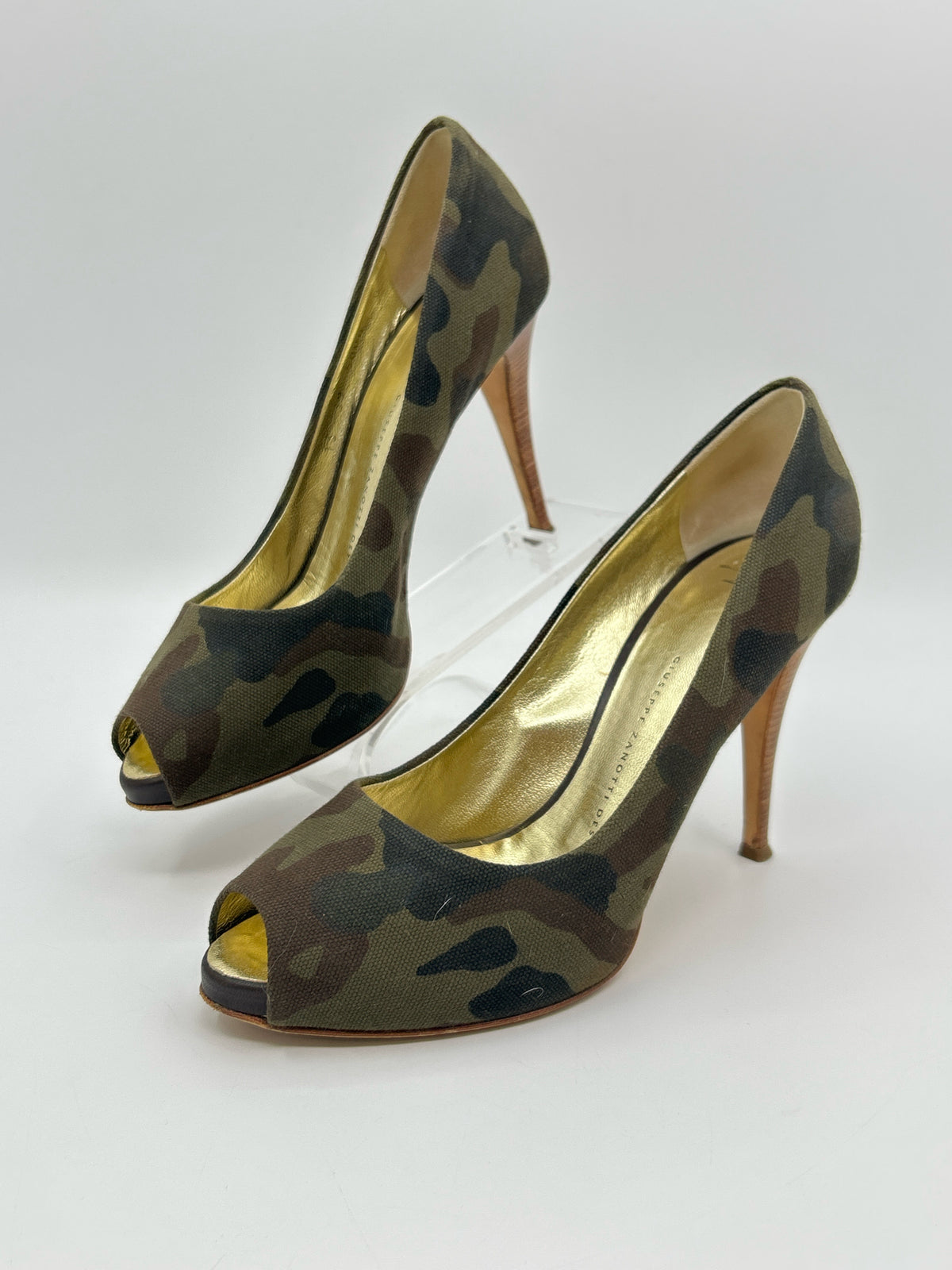 GIUSEPPE ZANOTTI Size 39 CAMO Women Pumps