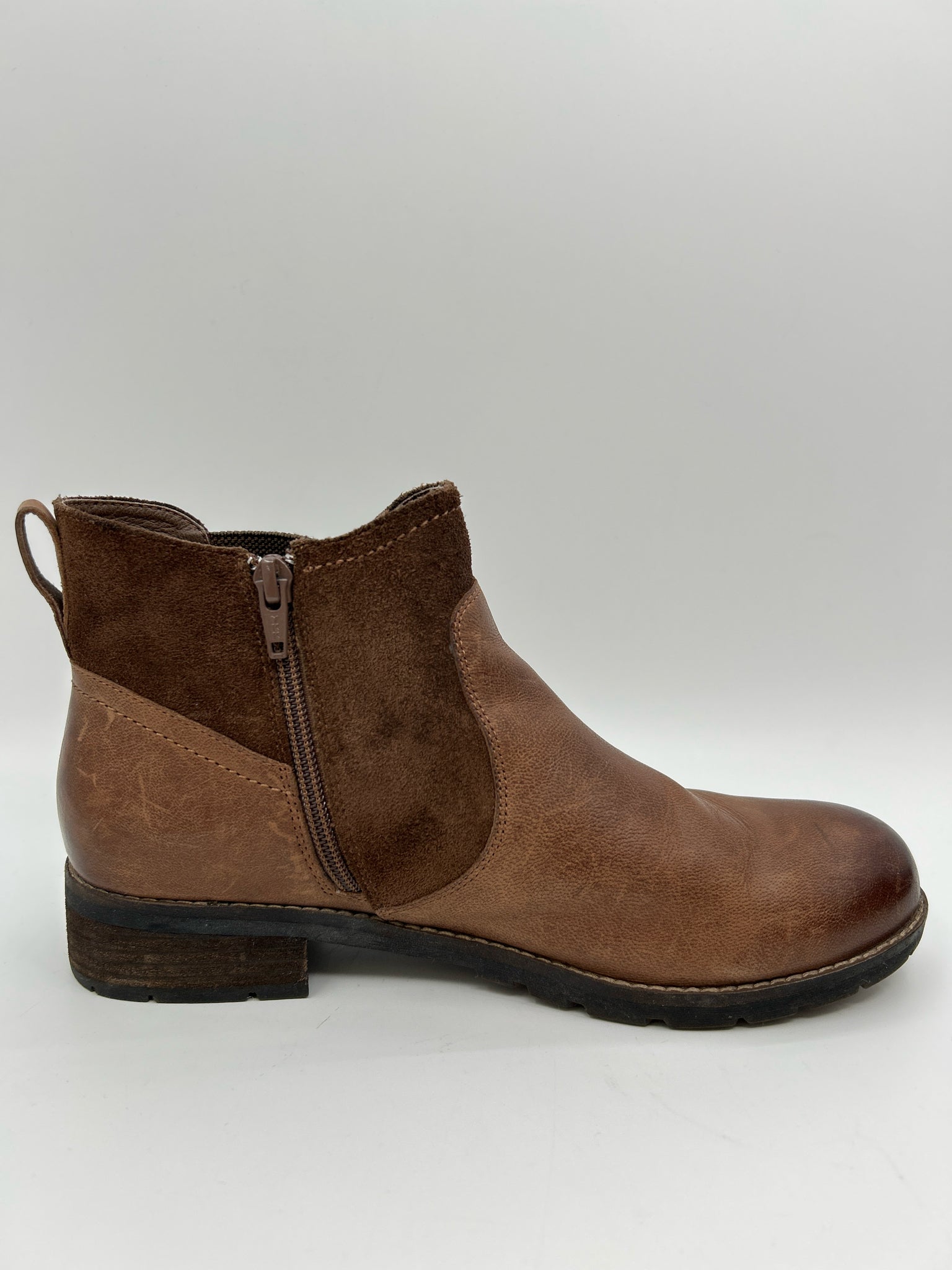 ABEO Size 8.5 Brown Women Booties