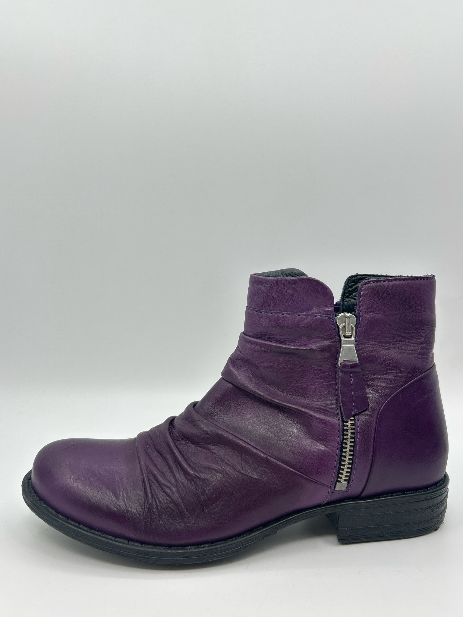 MIZ MOOZ Size 37 Purple Women Booties