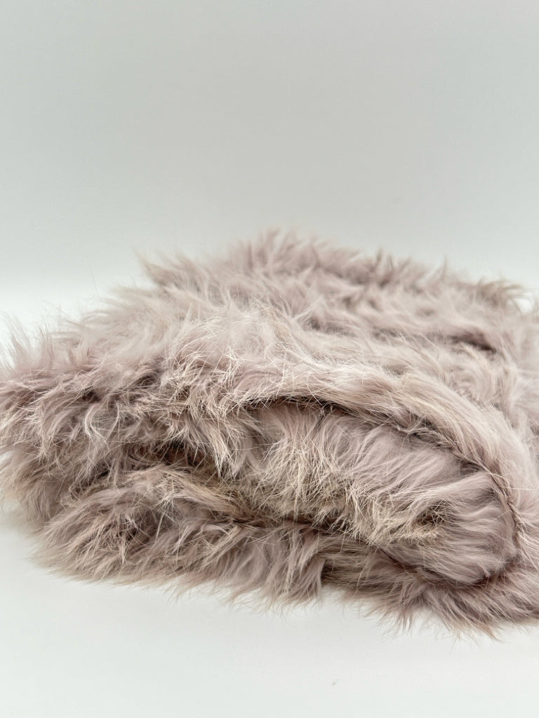 LOVE TOKEN Purple Fur Scarf