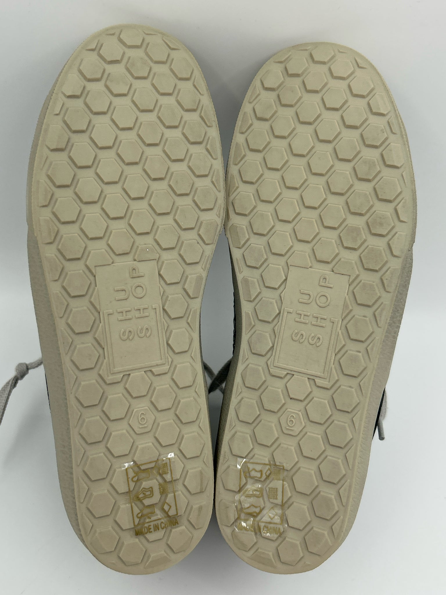 SHU SHOP Size 6 Black Print Women Sneakers