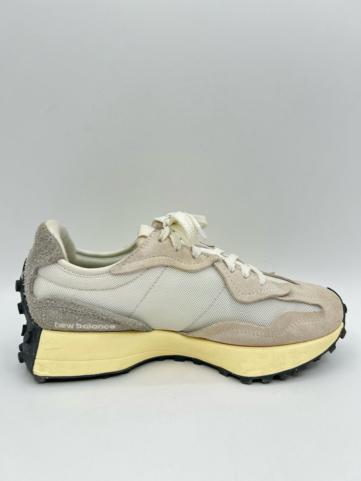 NEW BALANCE Size 7M Grey and white Women Sneakers