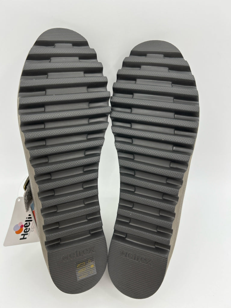 AETREX Size 7.5/8 Silver Women's Shoes