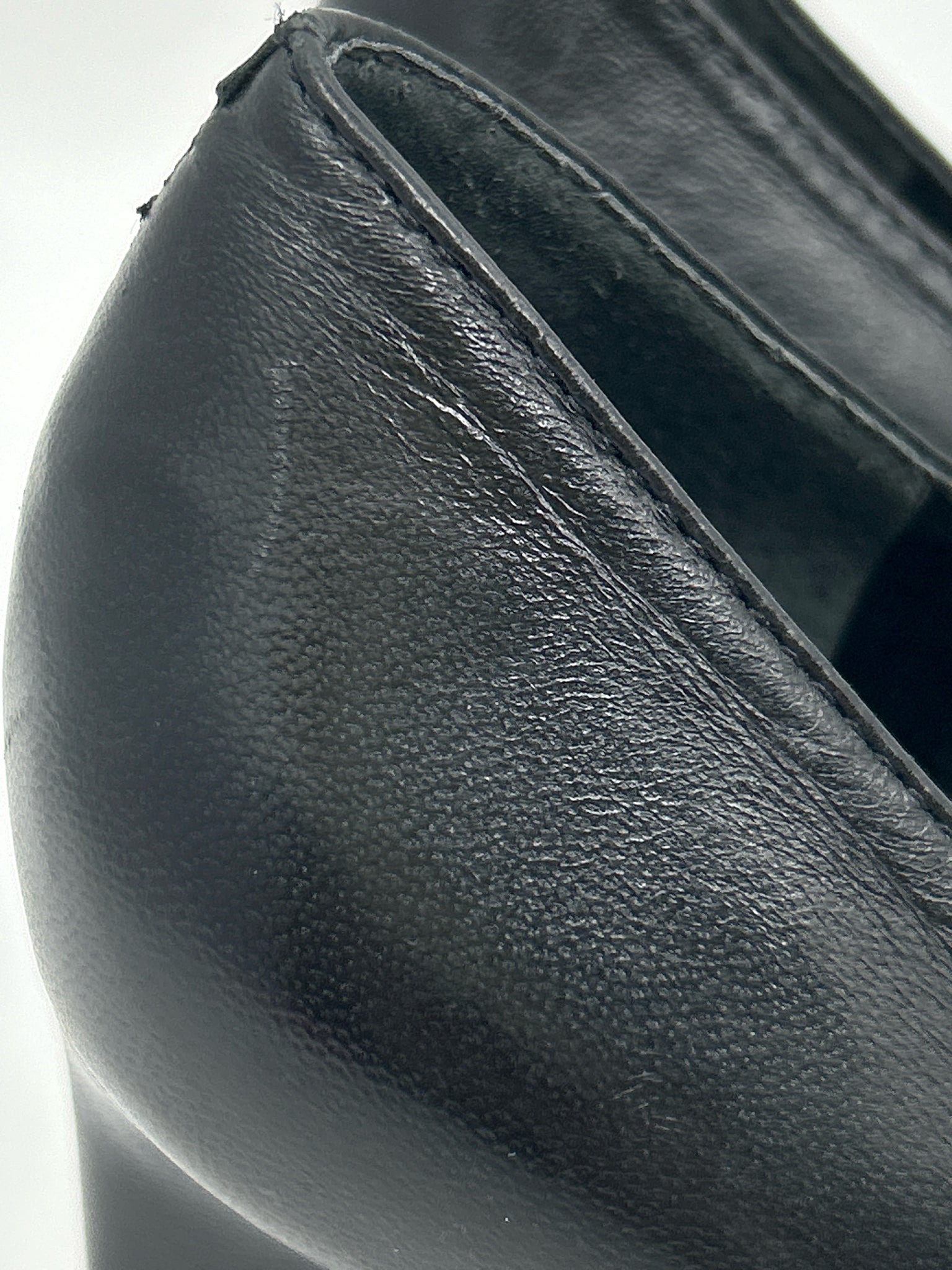 VINCE CAMUTO Size 6M Black Women Pumps