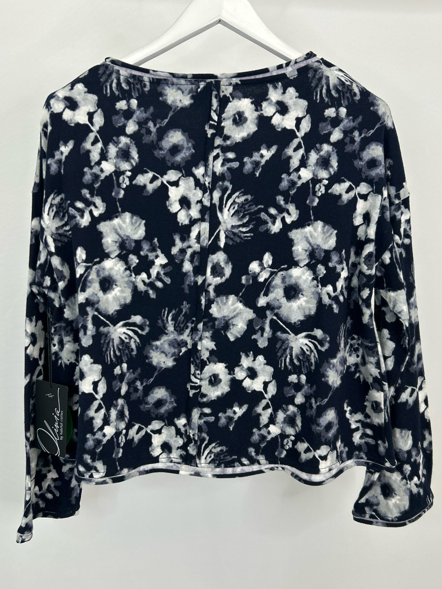 OLIVIA BY HABITAT CLOTHES Size S Navy Floral Women Pullover NWT