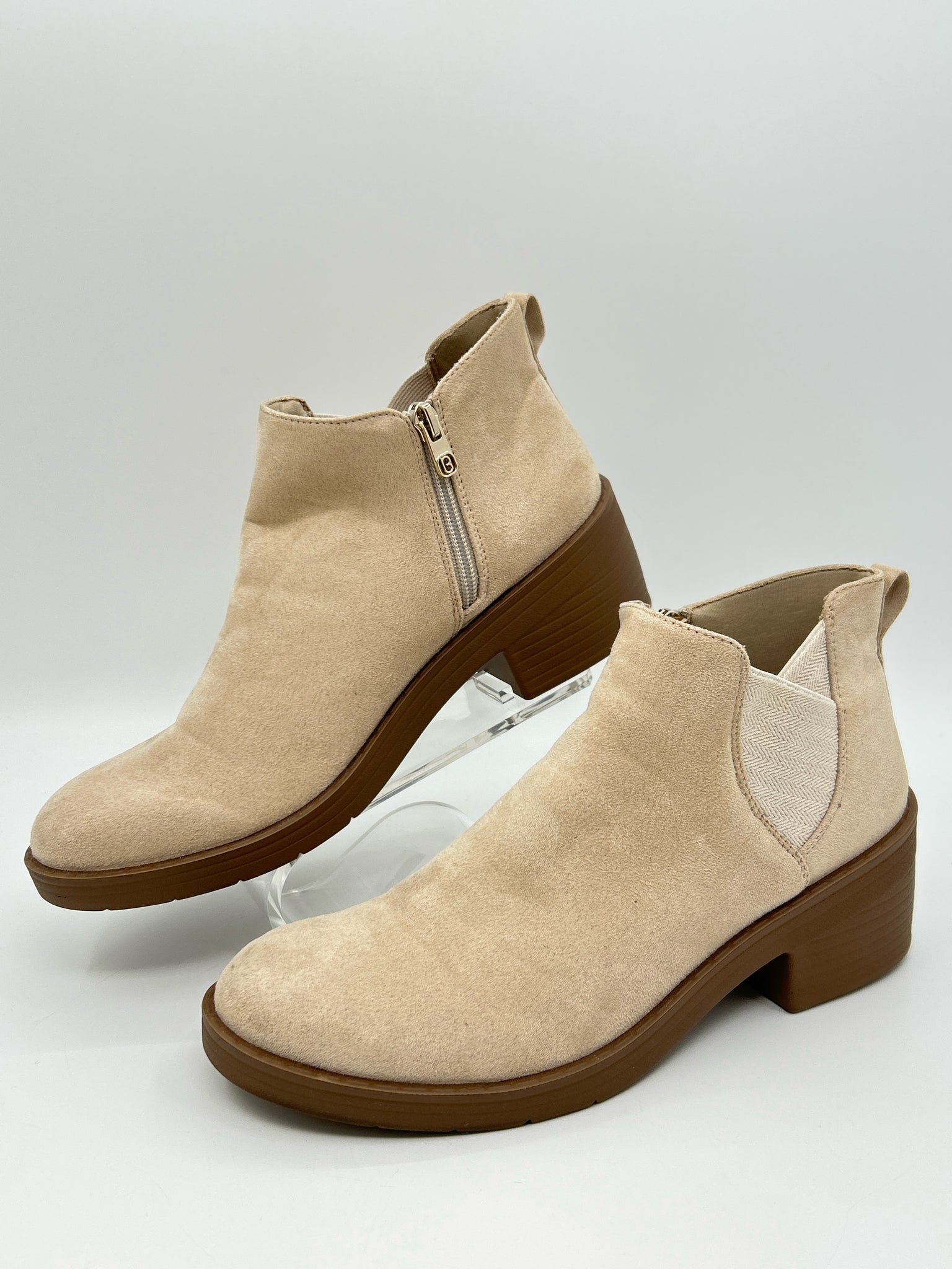 BZEES Size 9M Beige Women Booties