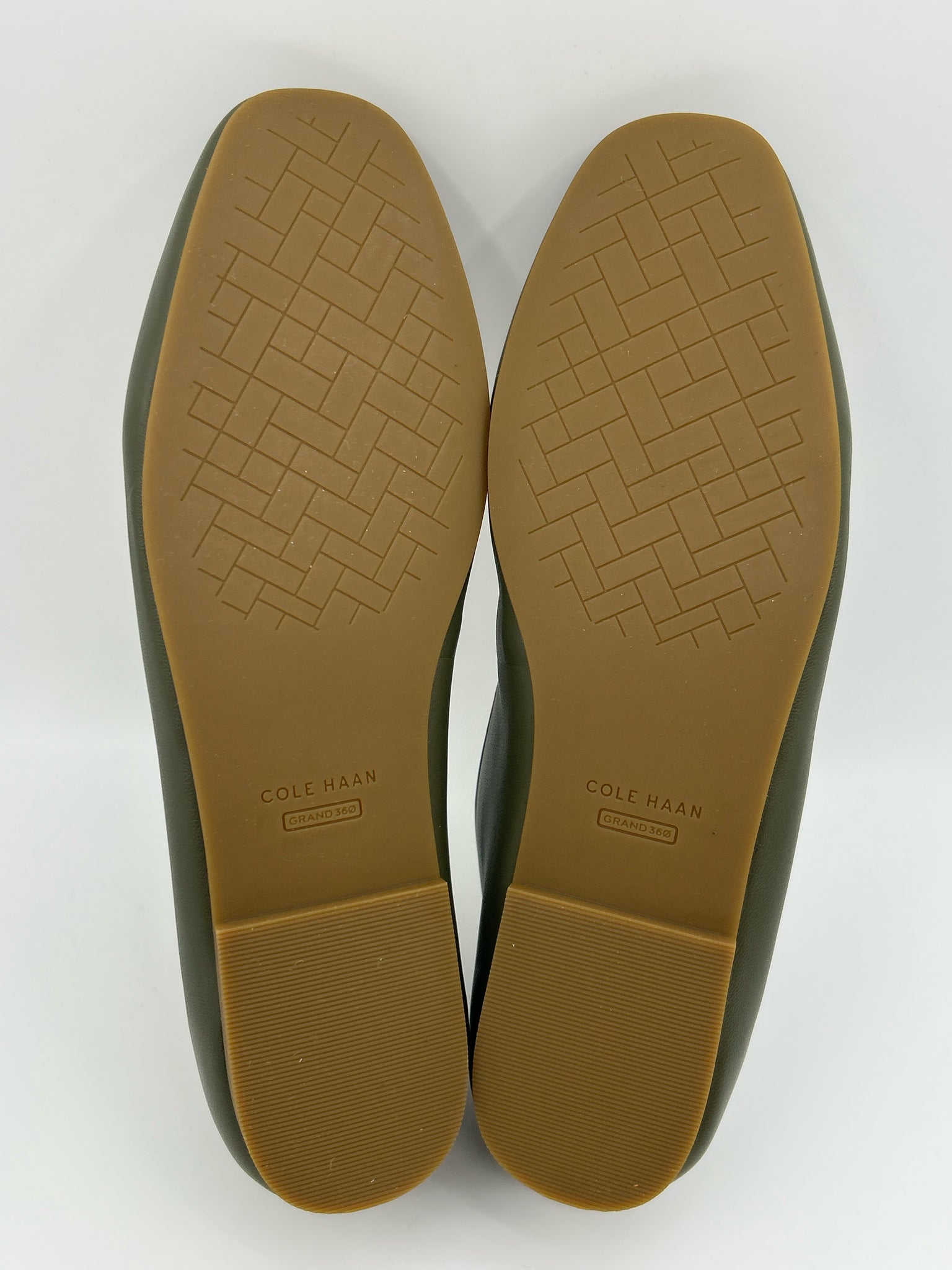 COLE HAAN Size 10B OLIVE AND WHITE Women Flats