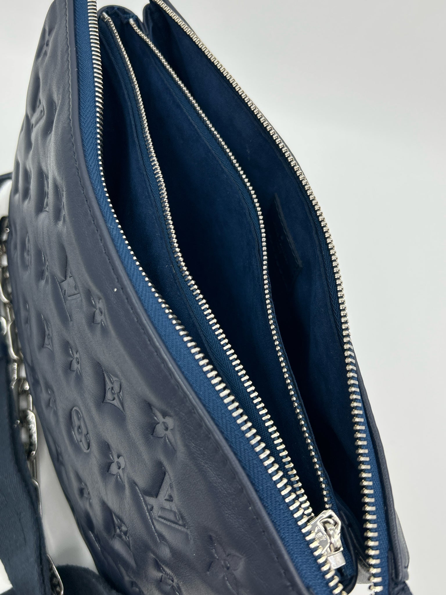 LOUIS VUITTON Navy Women Purse