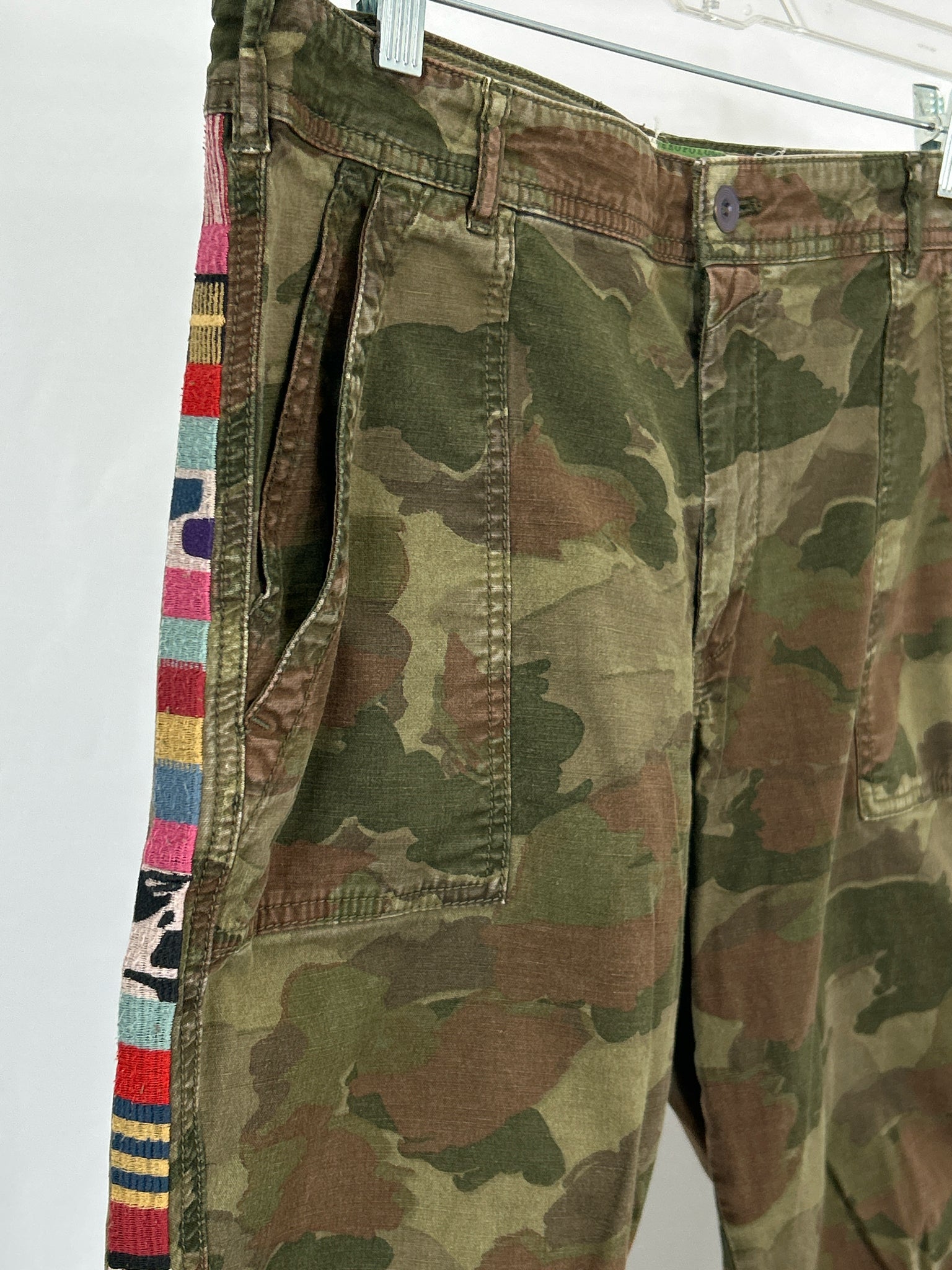 ANTHROPOLOGIE Size 14/32 CAMO Women Pants
