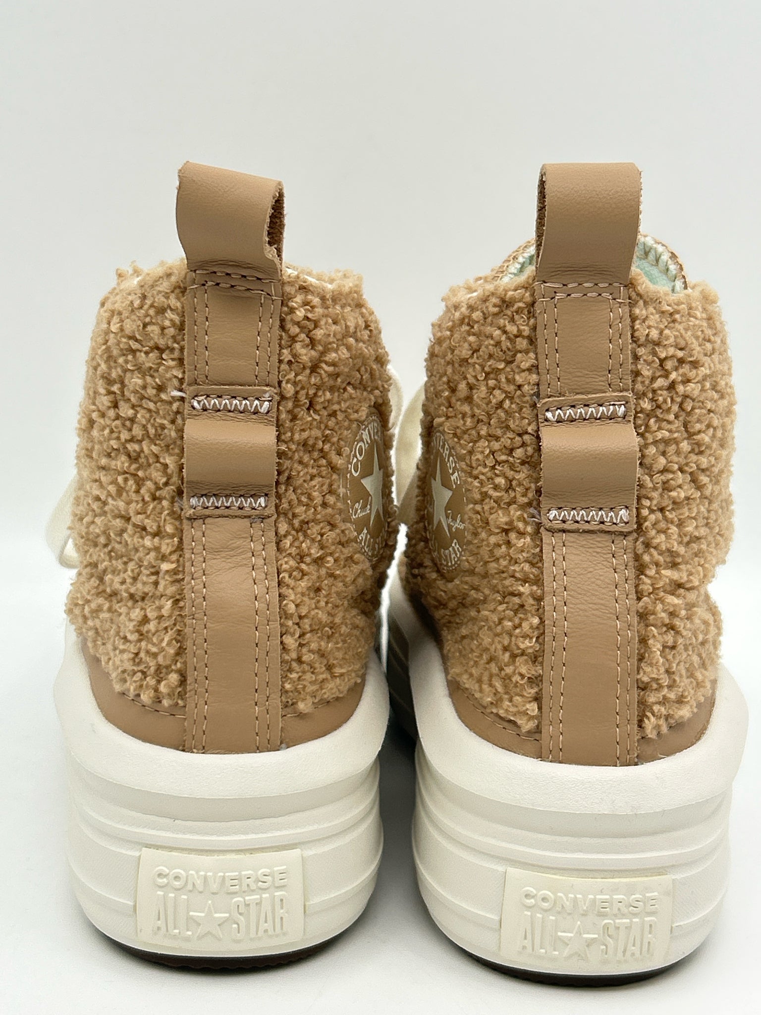 CONVERSE Size 6 Tan Women Sneakers NWOT