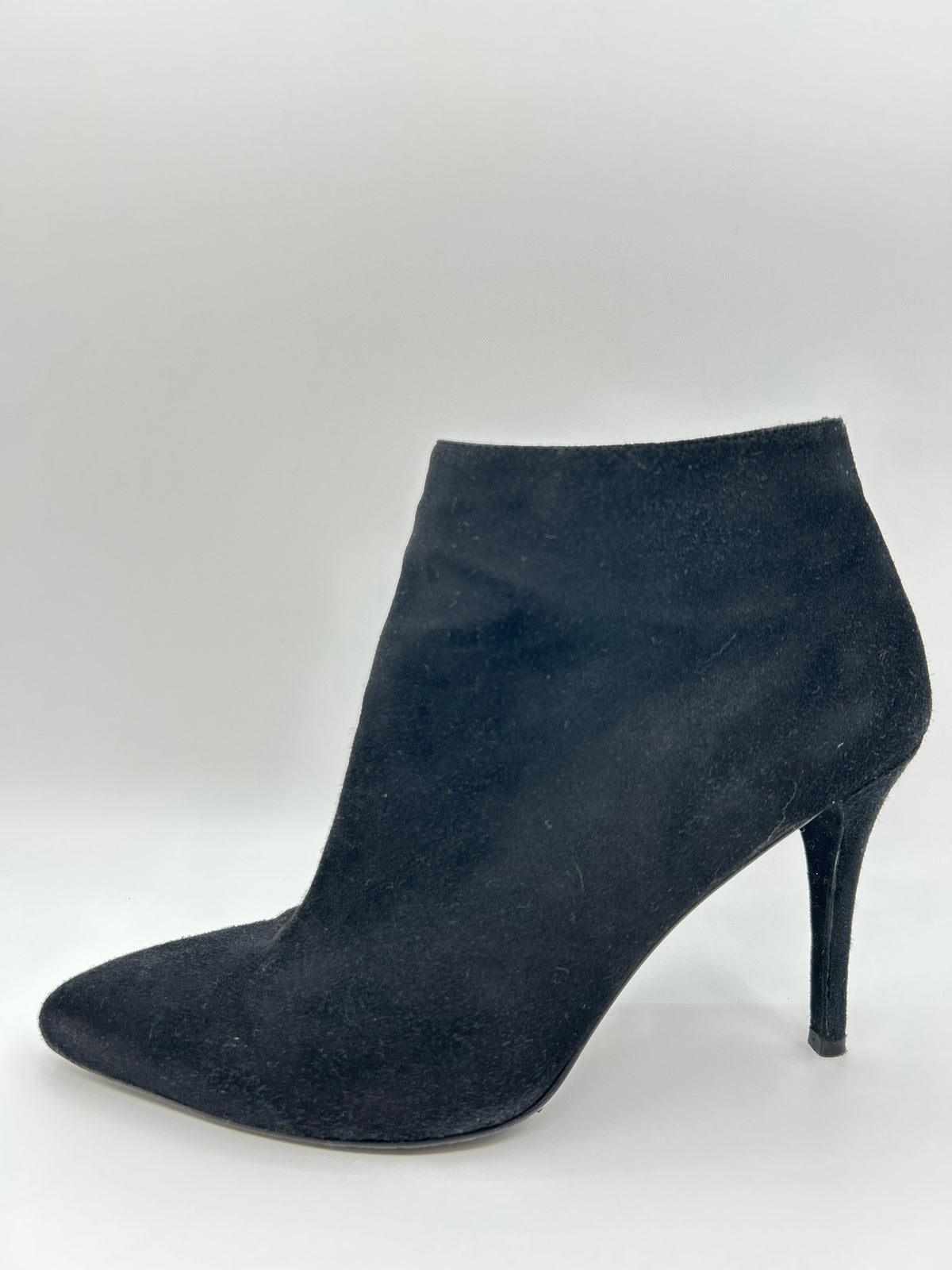 STUART WEITZMAN Size 9M Black Women Booties