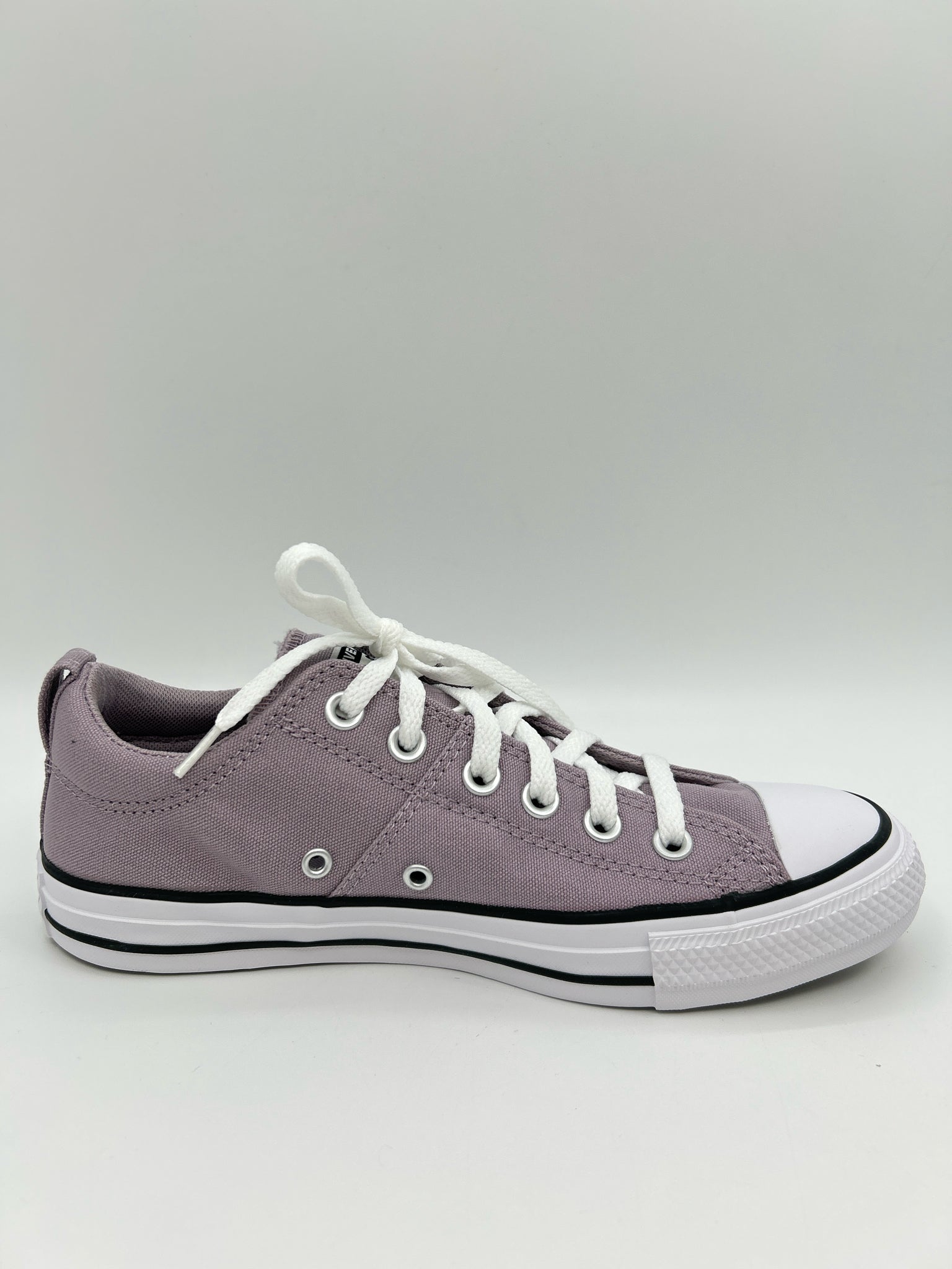 CONVERSE Size 8 Lilac Women Sneakers NWOB