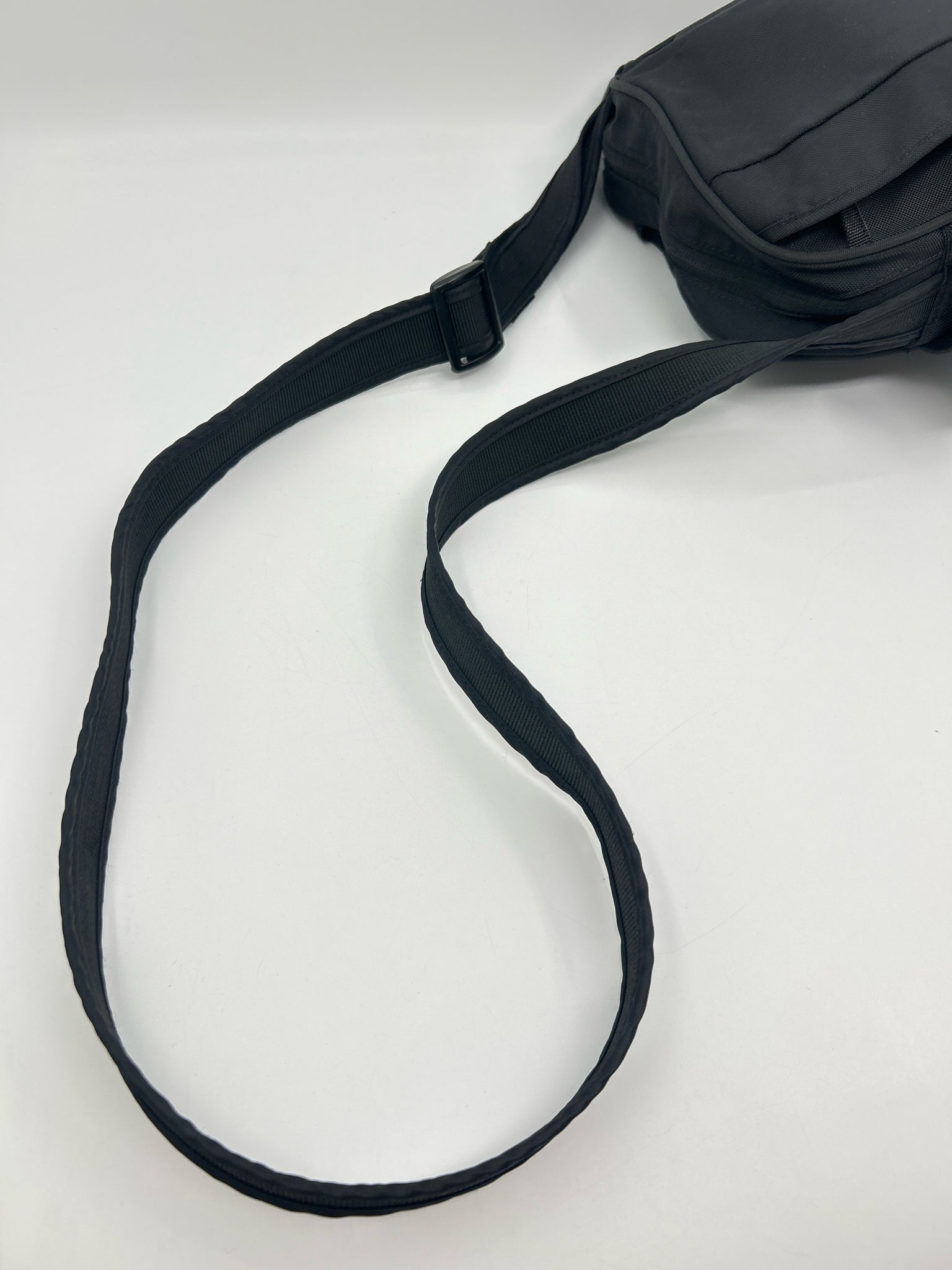 PAC SAFE Black Women Purse