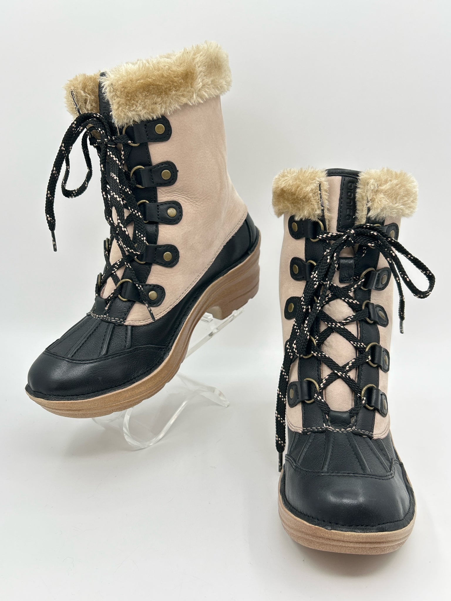 Bionica Size 7.5M CREAM AND BLACK Women Boots