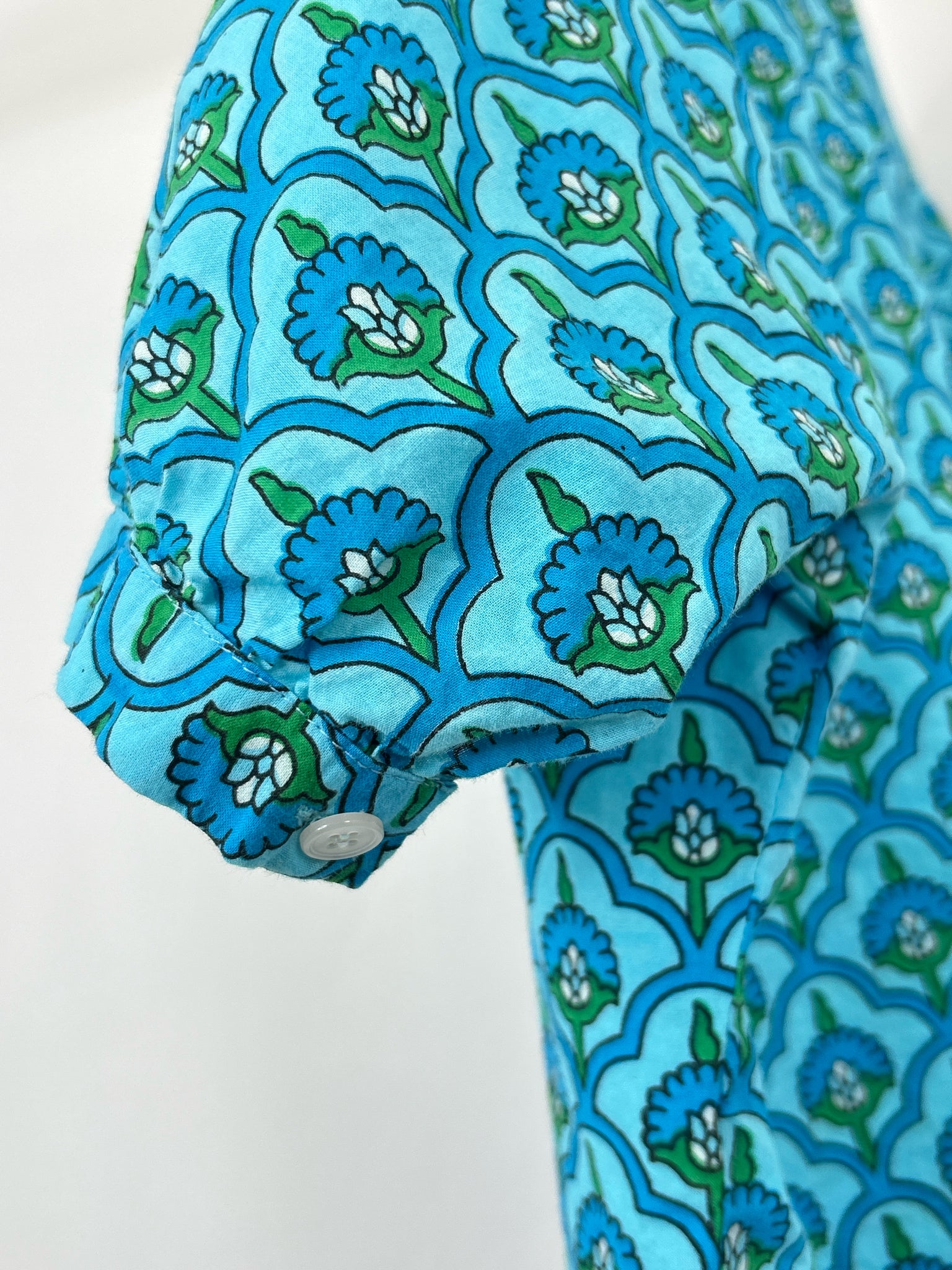 Market CO. Size M/L BLUE AND GREEN Women Blouse