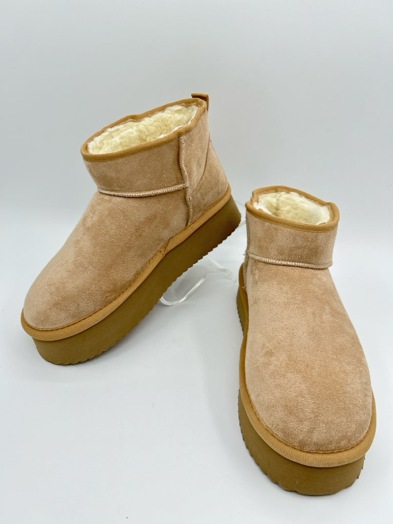 HEY GIRL Women Size 8 Tan Booties