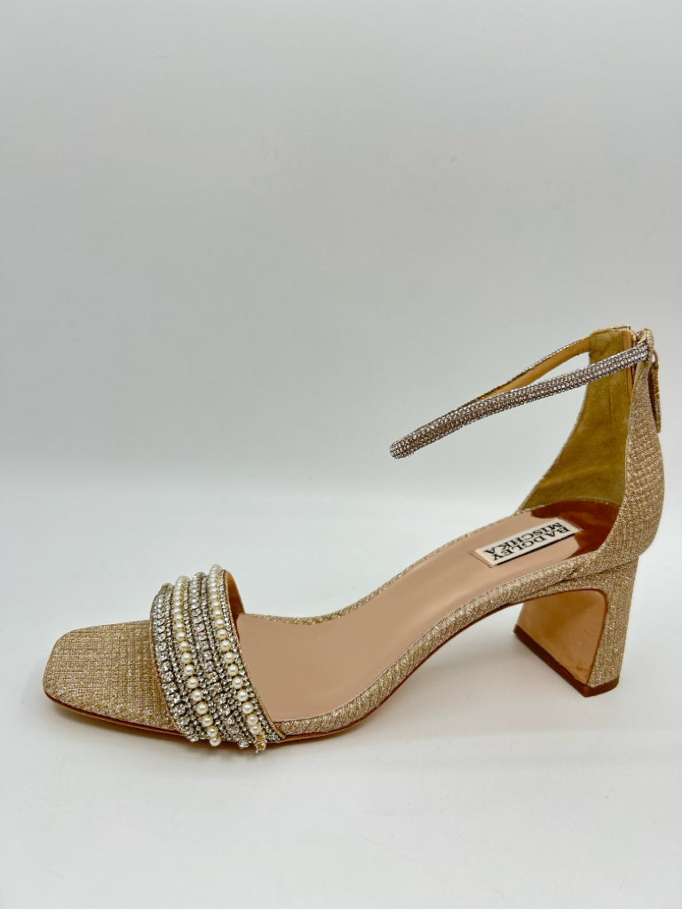 BADGLEY MISCHKA Women Size 11 Gold Sandal