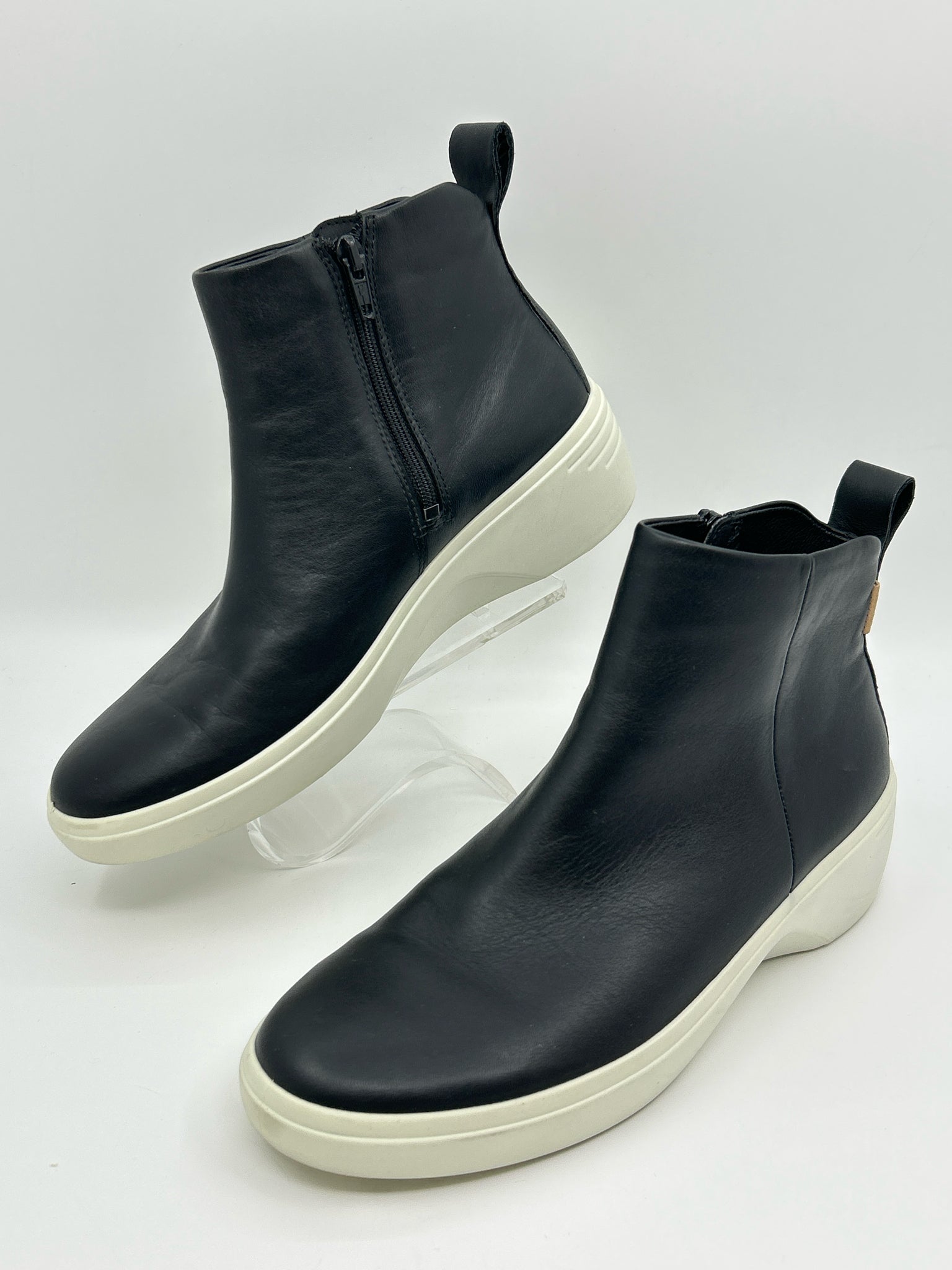 ECCO Size 39/8 Black Women Booties