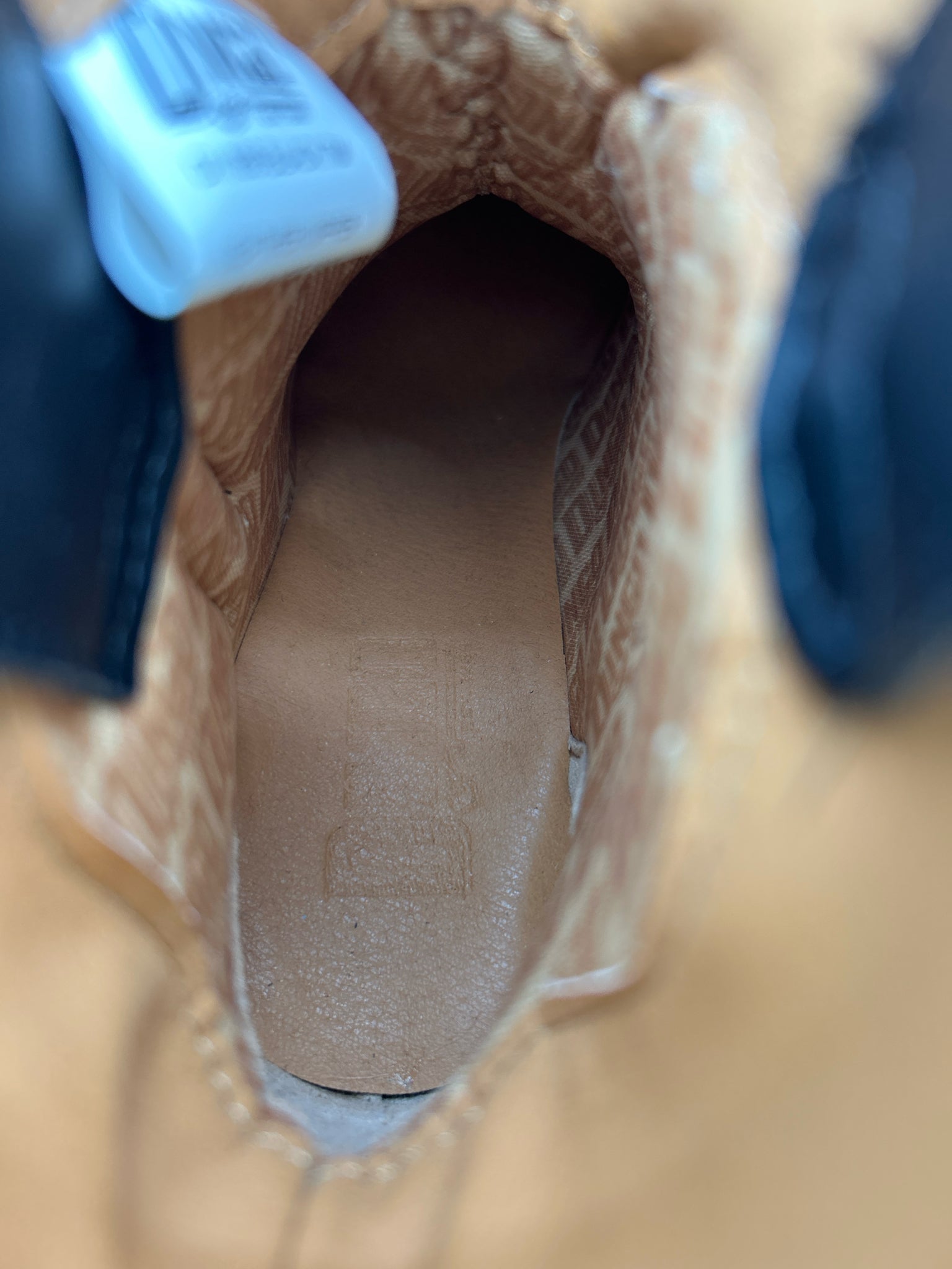 DINGO NWT Size 7 Black Print Women Booties