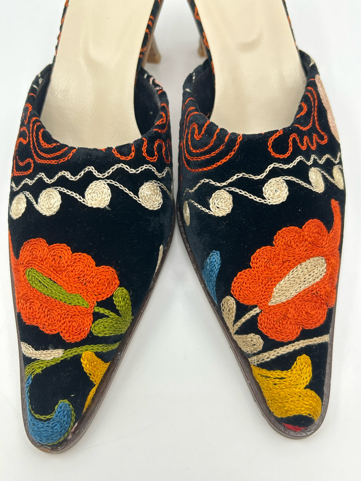 Kilim Art Size 7/7.5 Black Floral Women Pumps
