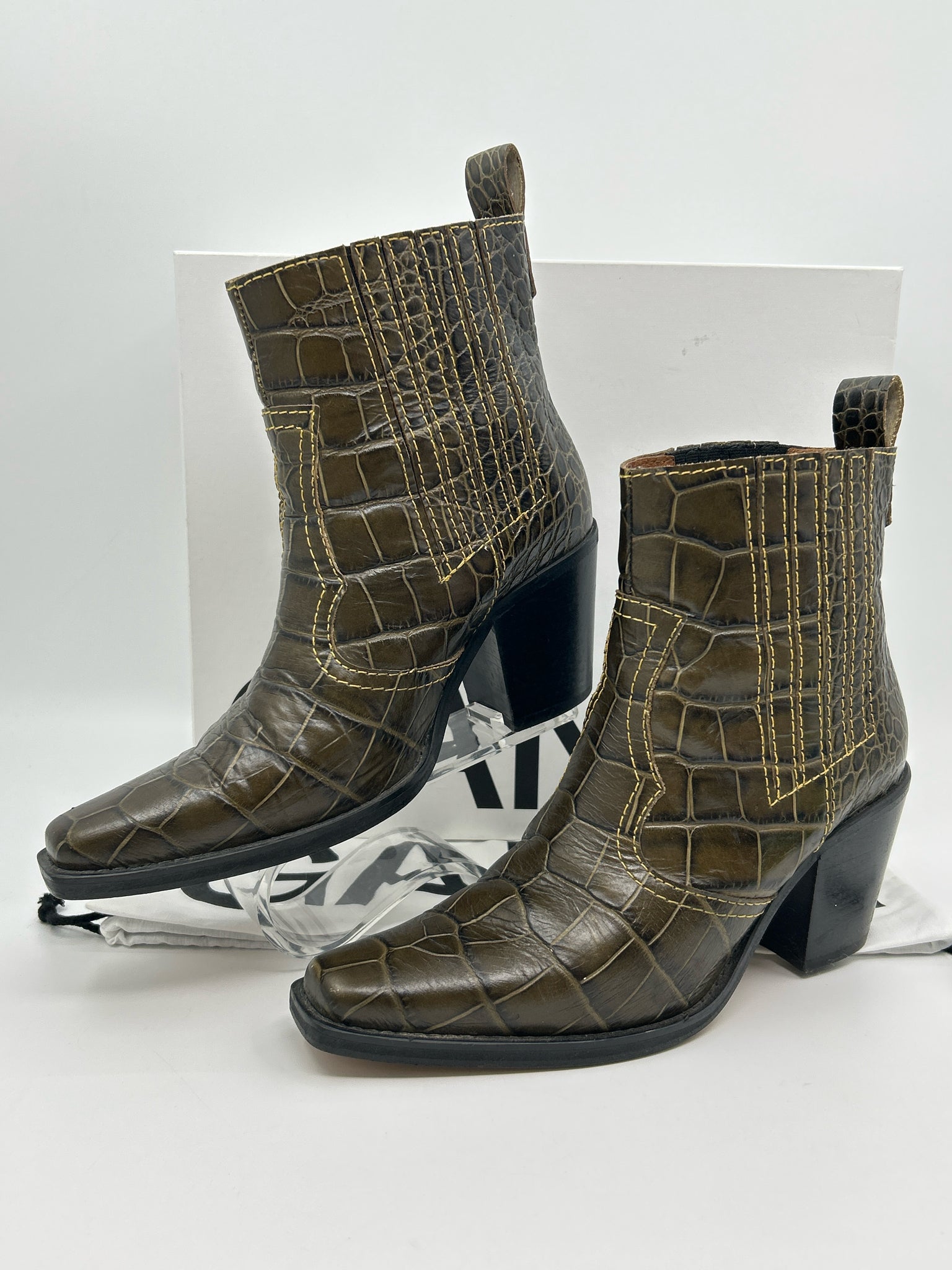 GANNI Size 38/8 Green Women Booties